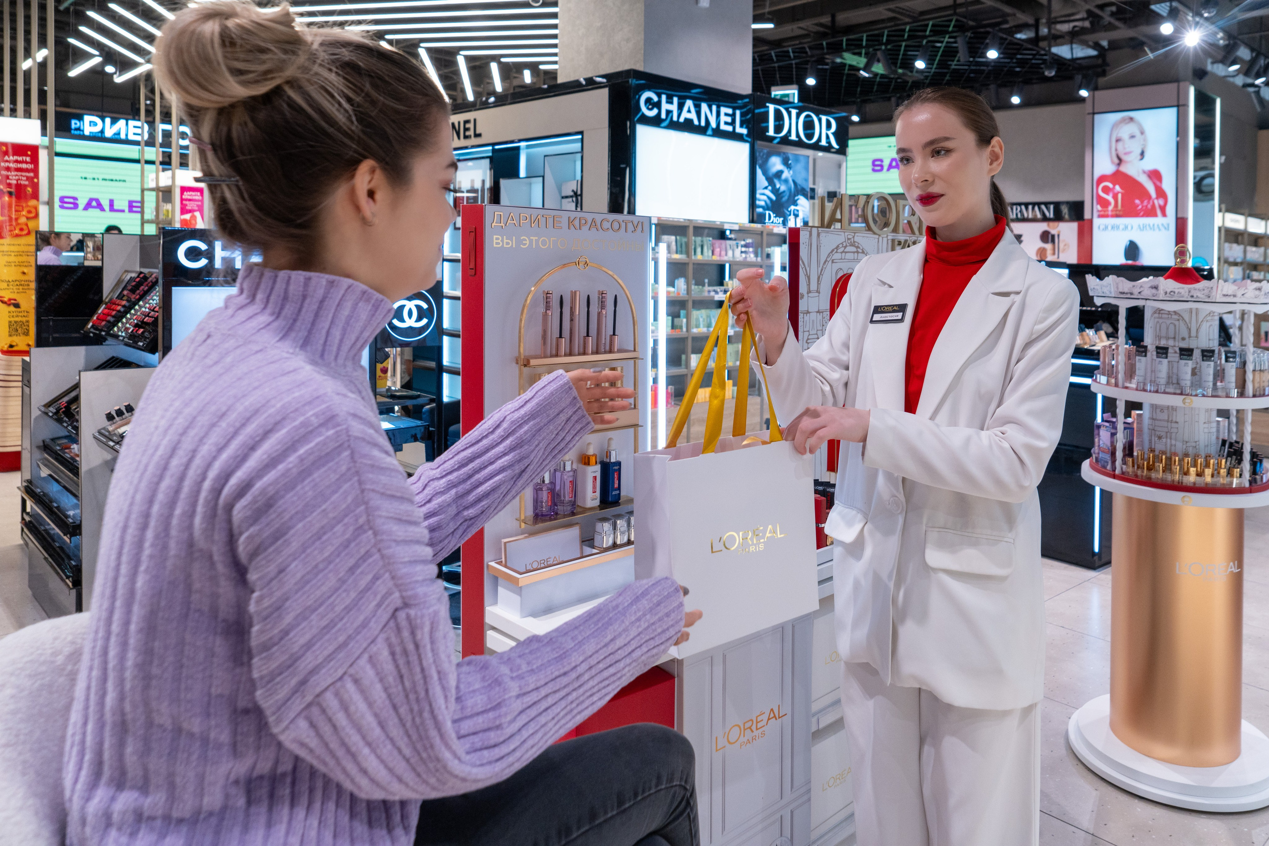 Отчет партнерской интеграции Loreal в магазинах Рив Гош. Репортажный фотограф в Красной Поляне и Сочи Павлюченко Екатерина