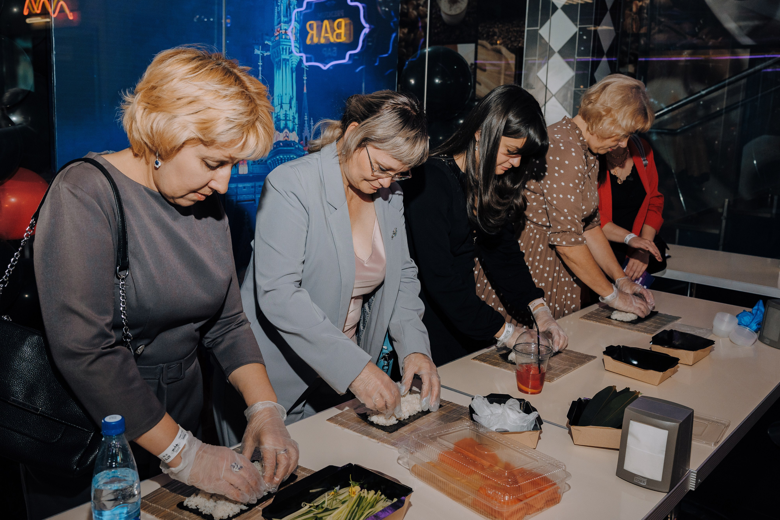 20 ЛЕТ МЕГАПОЛИС ЧЕЛЯБИНСК ХЕДЛАЙНЕР ЕЛКА. Репортажный фотограф Зуев Роман г. Челябинск