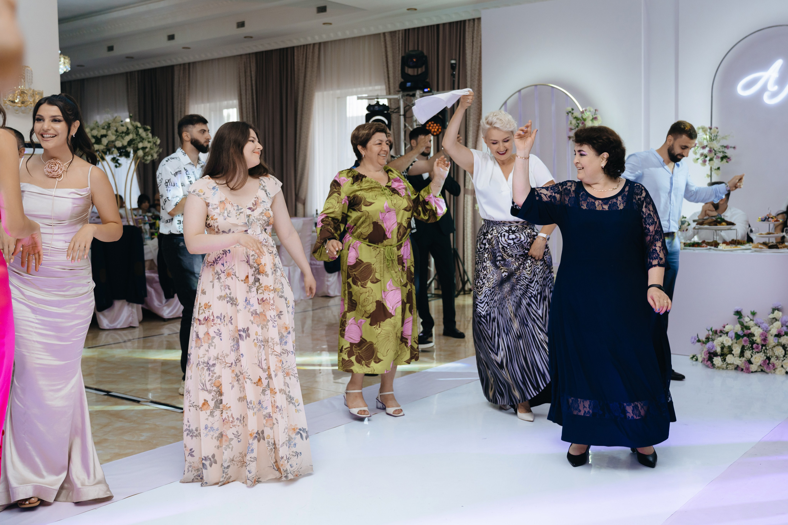 Артем и Лусине. Свадебный фотограф Красноярск Вязьминова Мария