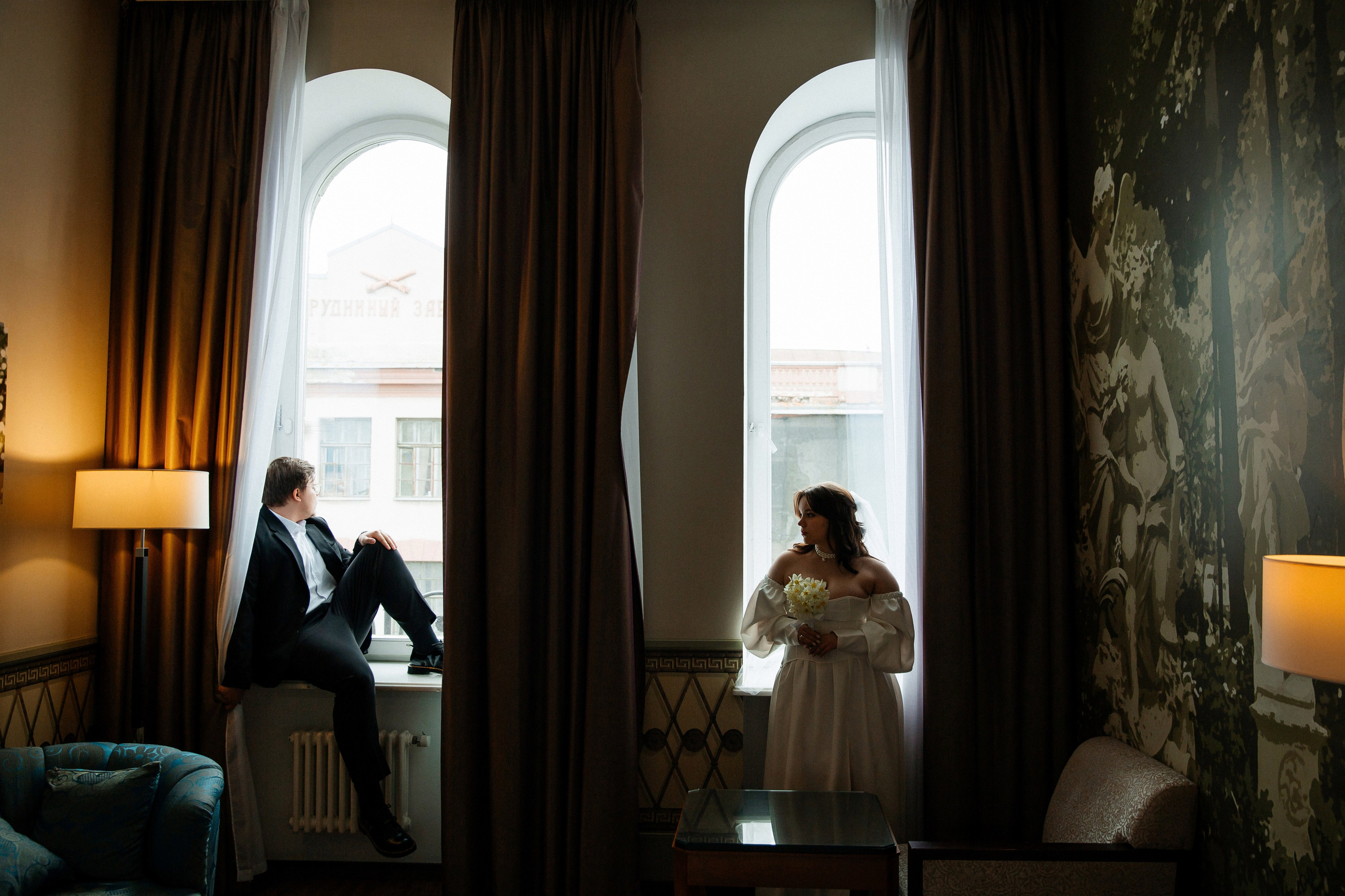Съемка в отеле и регистрация прохладным майским днем. Свадебный фотограф в Санкт-Петербурге Вика Стукачева