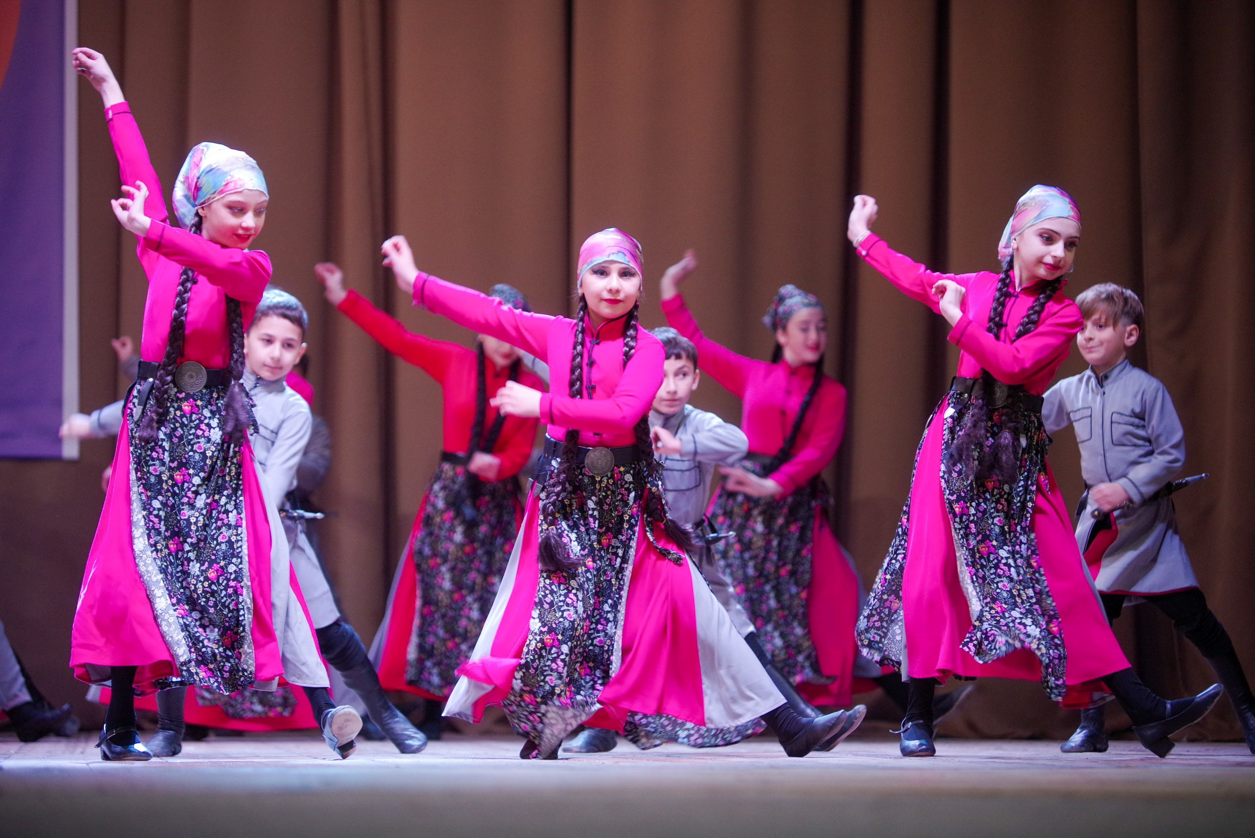 Грузинский танец. Портретный фотограф Денис Милютин