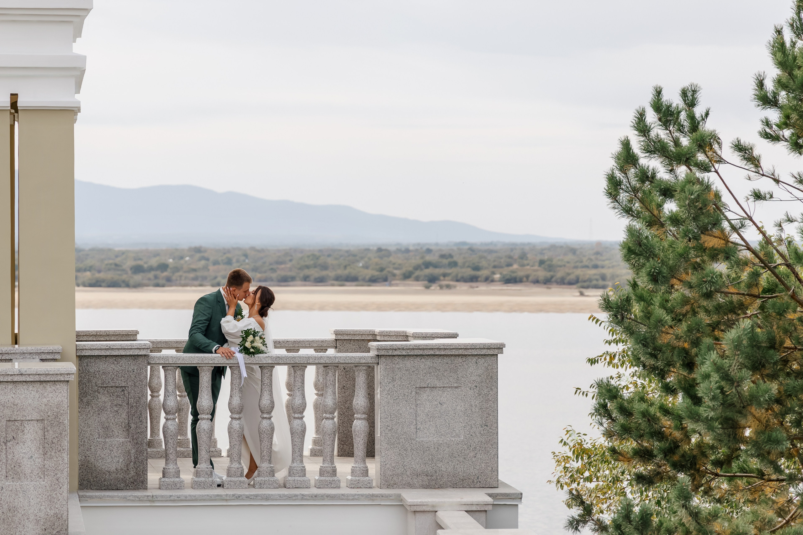 Олег и Юлия. Свадебная прогулка. Свадебный фотограф в Хабаровске