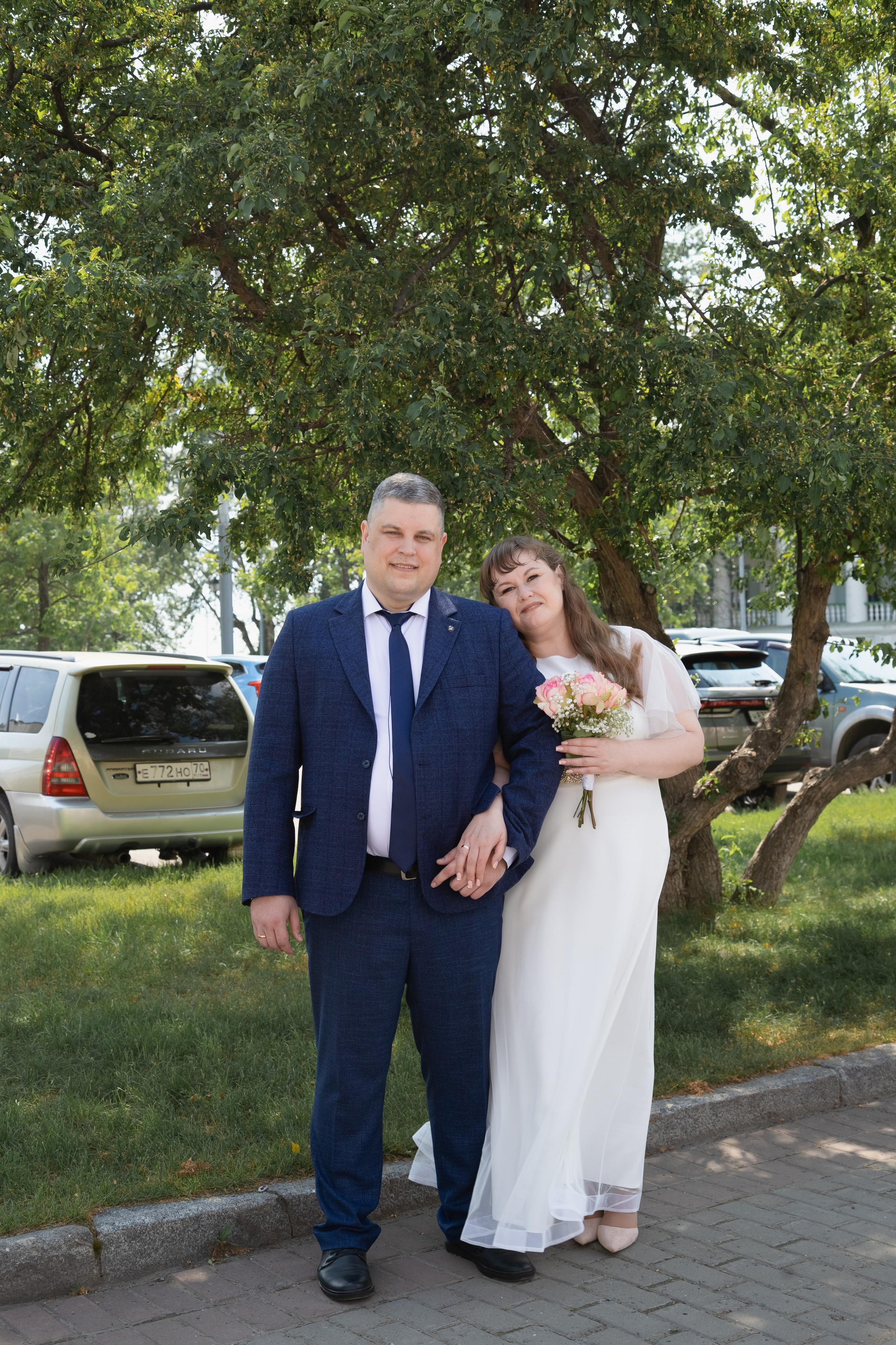 Прогулка в сирени после ЗАГСа Томск (Р. Люксембург). Фотограф в Томске Евгения Гуляева