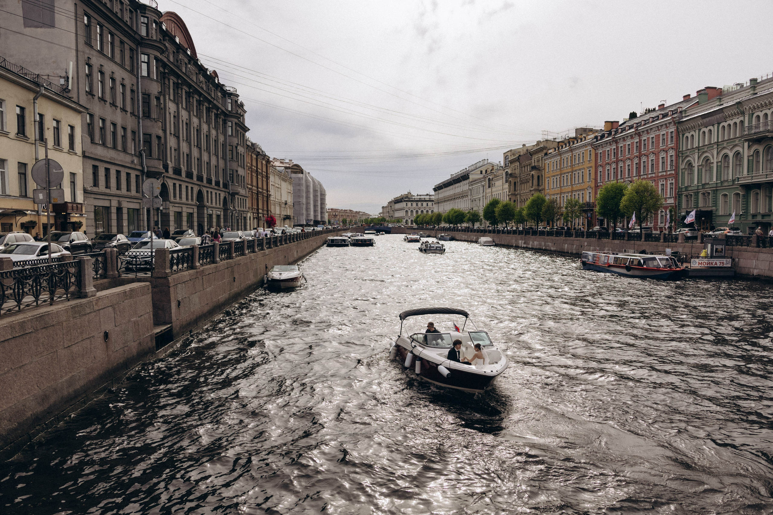 Свадебная прогулка на катере. Семейный и свадебный фотограф в Санкт-Петербурге Екатерина Васильева