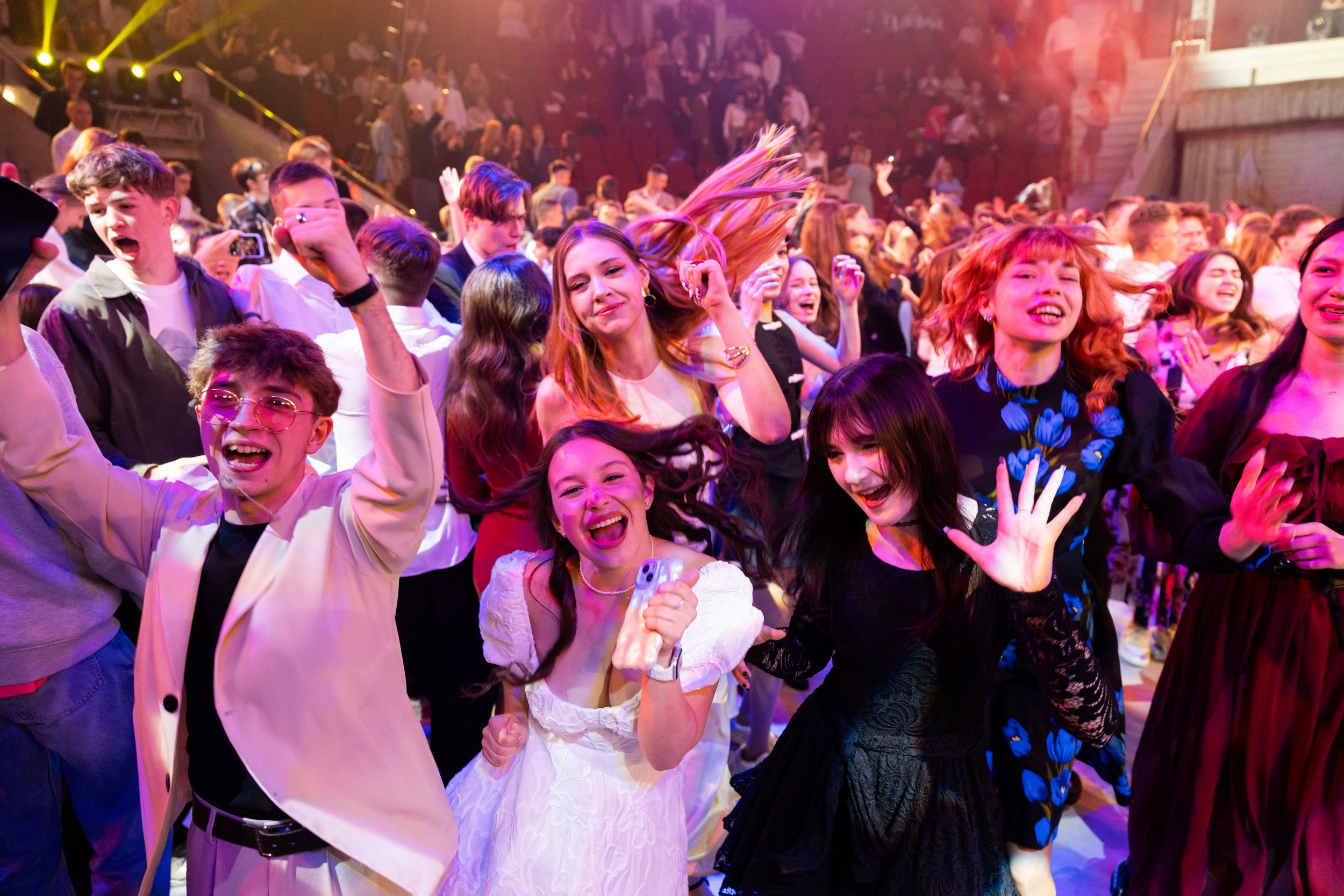 Городской бал выпускников (24 июня 2025). Репортажный фотограф Алексей Пирязев