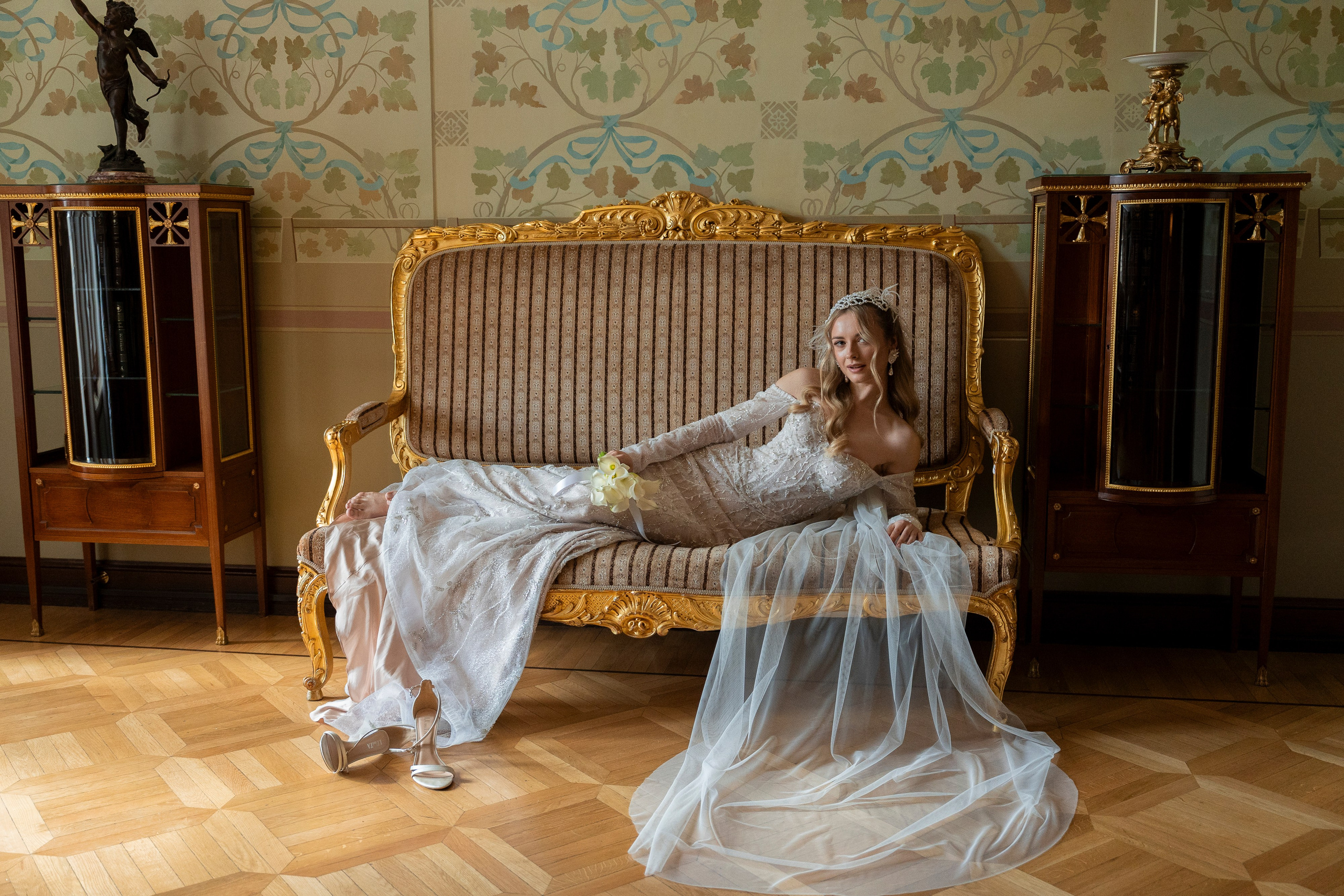Свадебная фотосессия в отеле Метрополь. Свадебный фотограф в Москве Анна Полушина