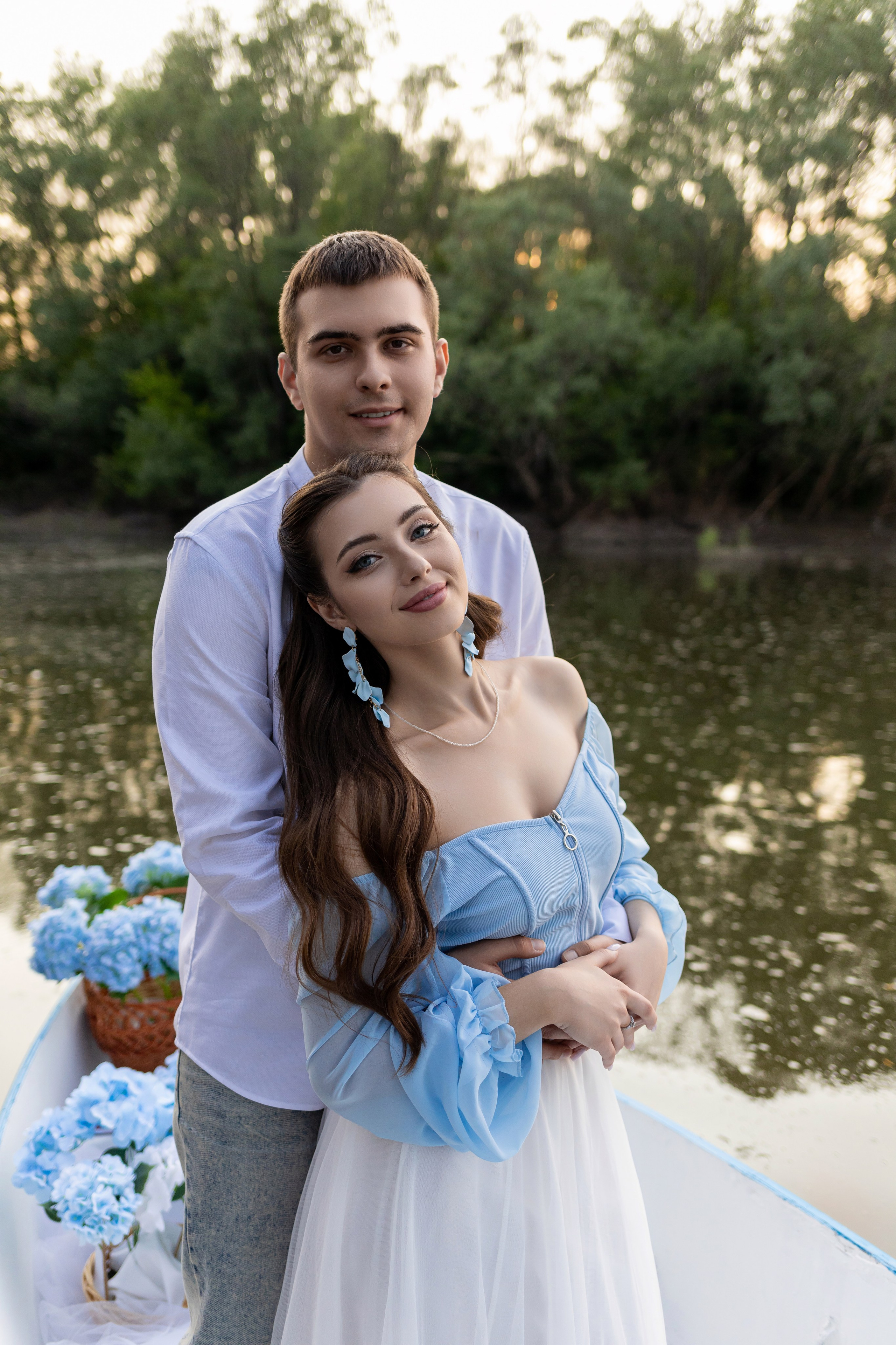 Фотопроект на лодке с голубыми гортензиями. Фотограф в городе Салават