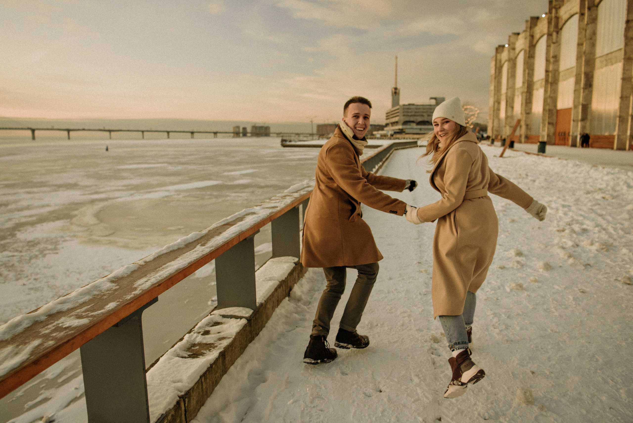 Лиза и Антон. Каток. Свадебный фотограф в Санкт-Петербурге София Шубик