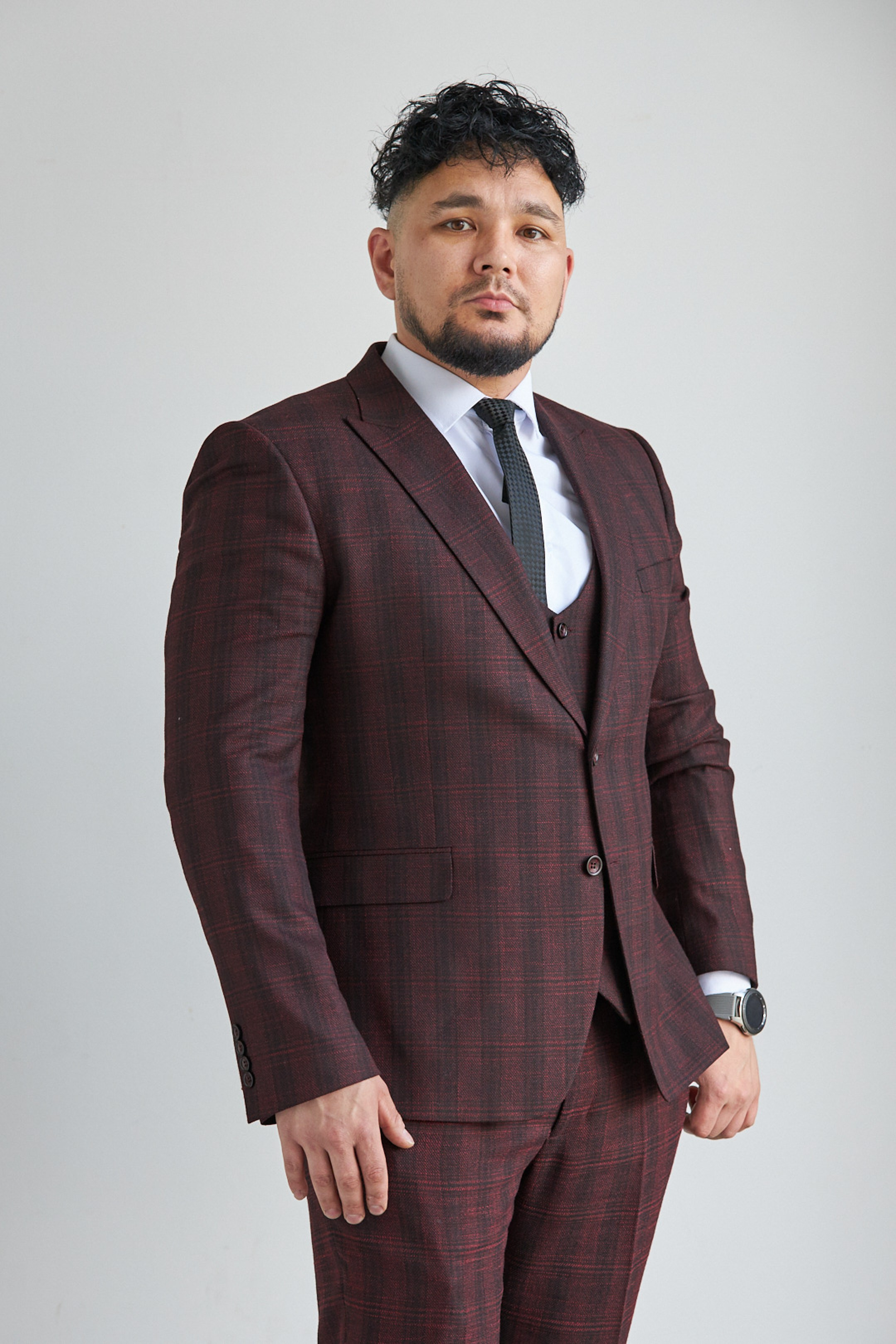 Business portrait of a man on a white studio background - photographer Andrey Dunin