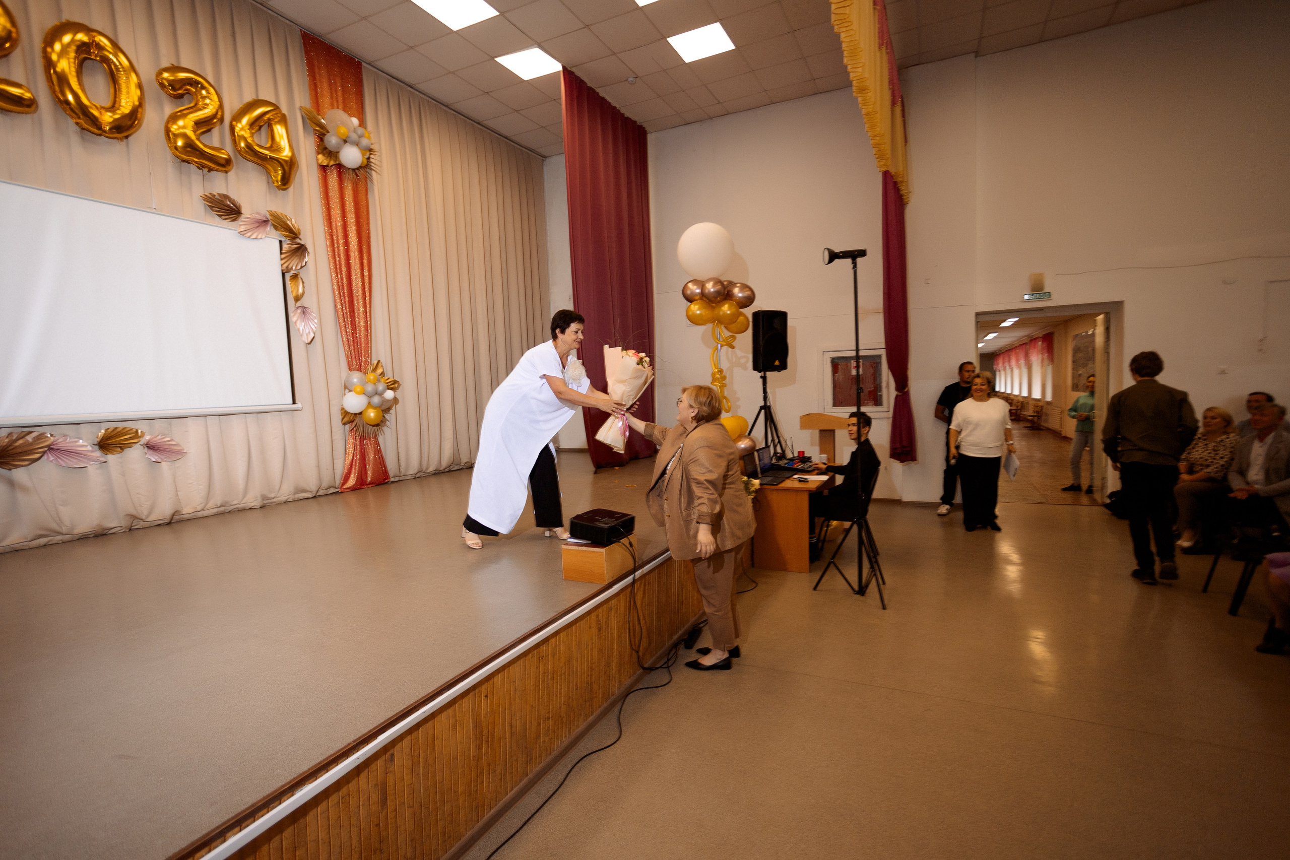 ВРУЧЕНИЕ АТТЕСТАТОВ: Пример. Все фото. Профессиональный фотограф в Ижевске Леша Петров