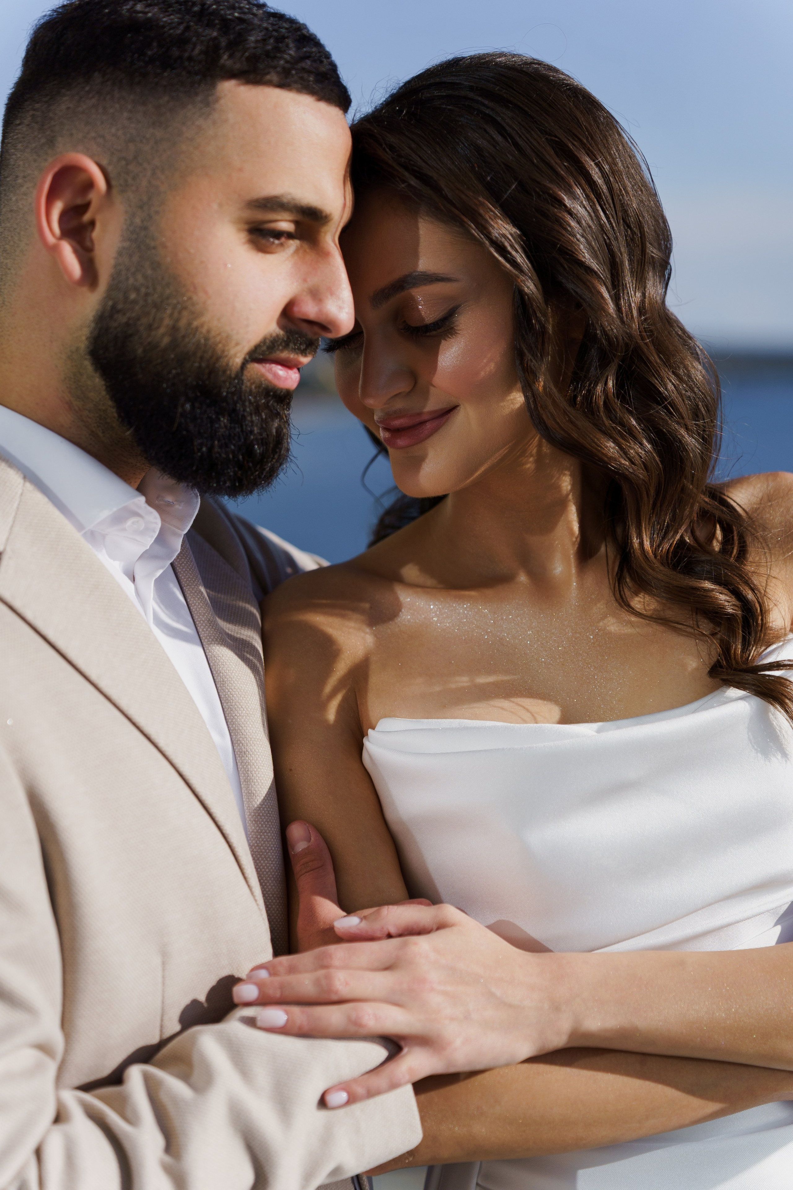 Красивое обручение на берегу чёрного моря в Лермонтово от ТВИНС СТУДИО. ТВИНС СТУДИО — лучшие свадебные фотографы и видеографы в Краснодаре