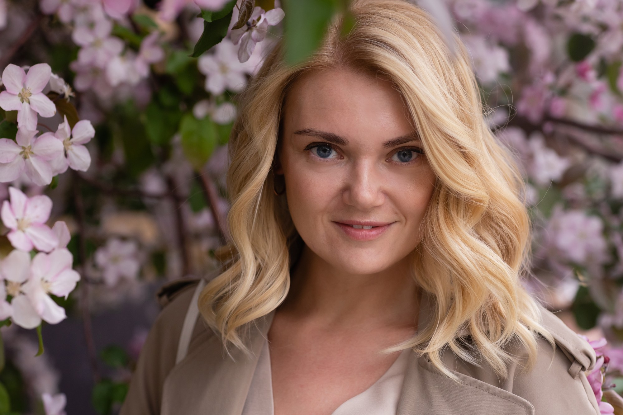 Цветущие яблони в городе Н. Семейный фотограф в Новосибирске Инна Кузнецова