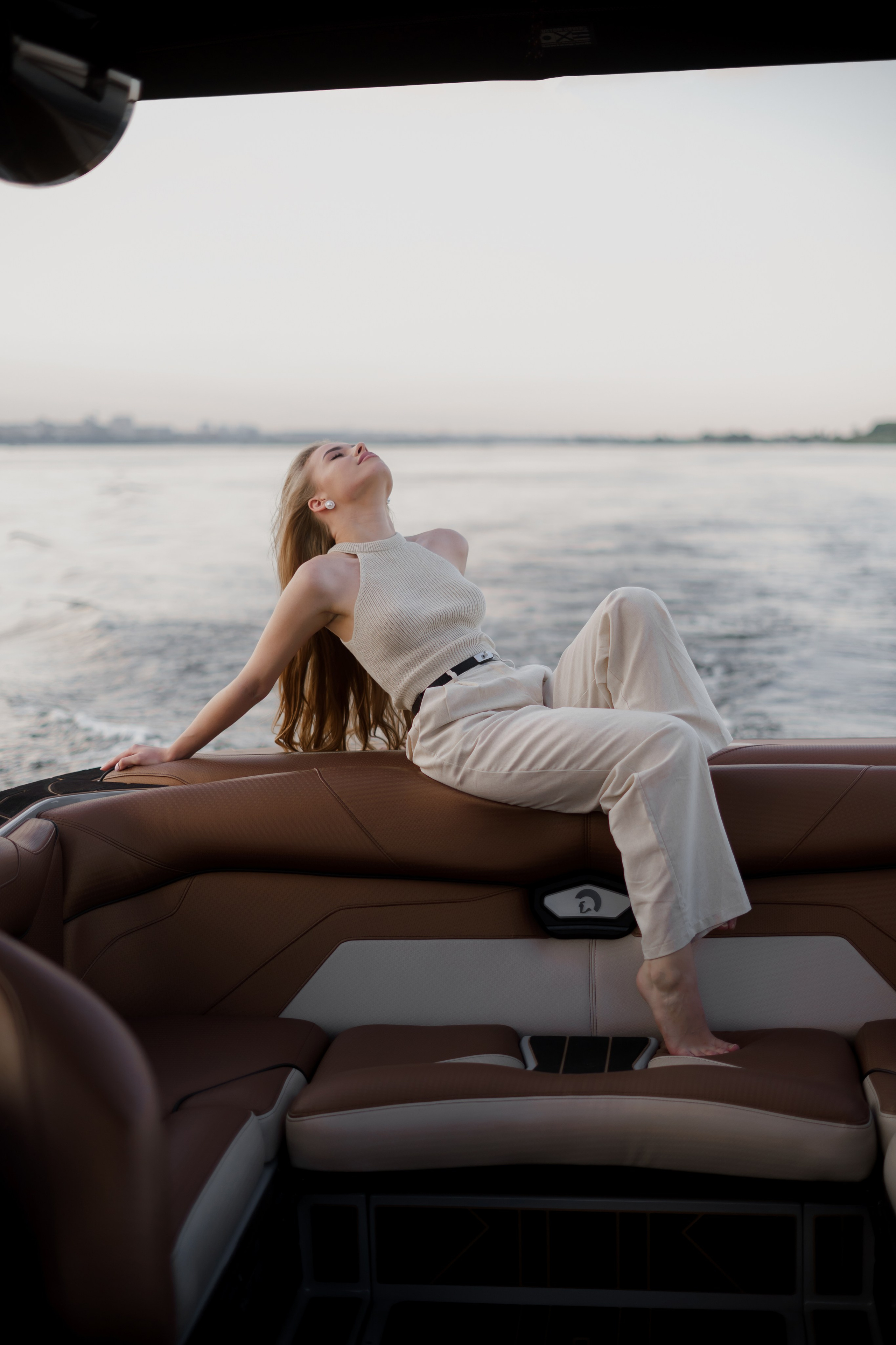 Рома и софа. Фотограф Валерия Крахмалева