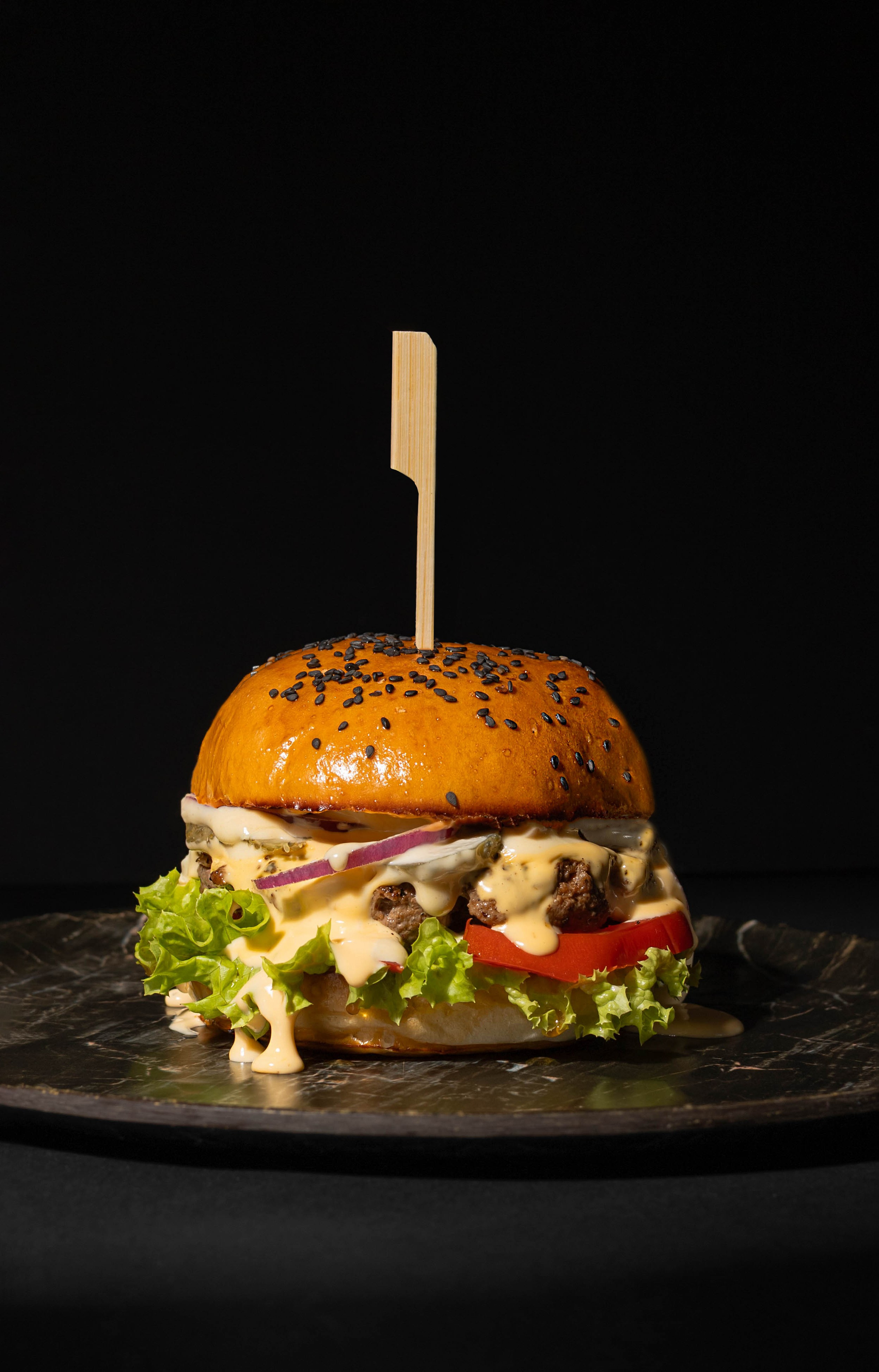 Фуд-фото для «Dzma burger&shawarma». Предметный фотограф в Грузии