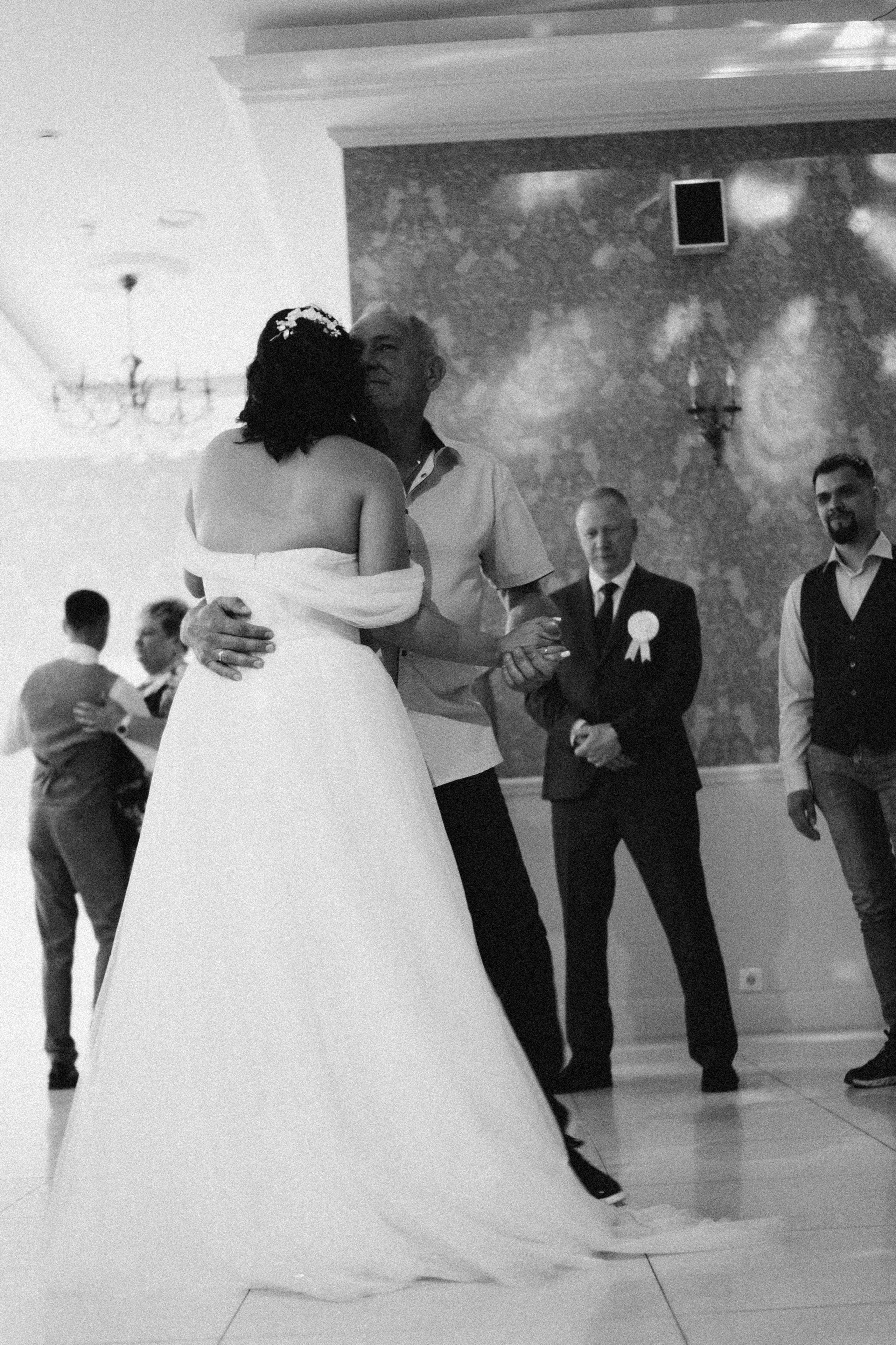 ТАНЕЦ ОТЦА И ДОЧЕРИ НА БАНКЕТЕ (СВАДЕБНАЯ ФОТОСЕСИИЯ БАНКЕТА). Профессиональный фотограф, Санкт-Петербург — Виктория Богомолова