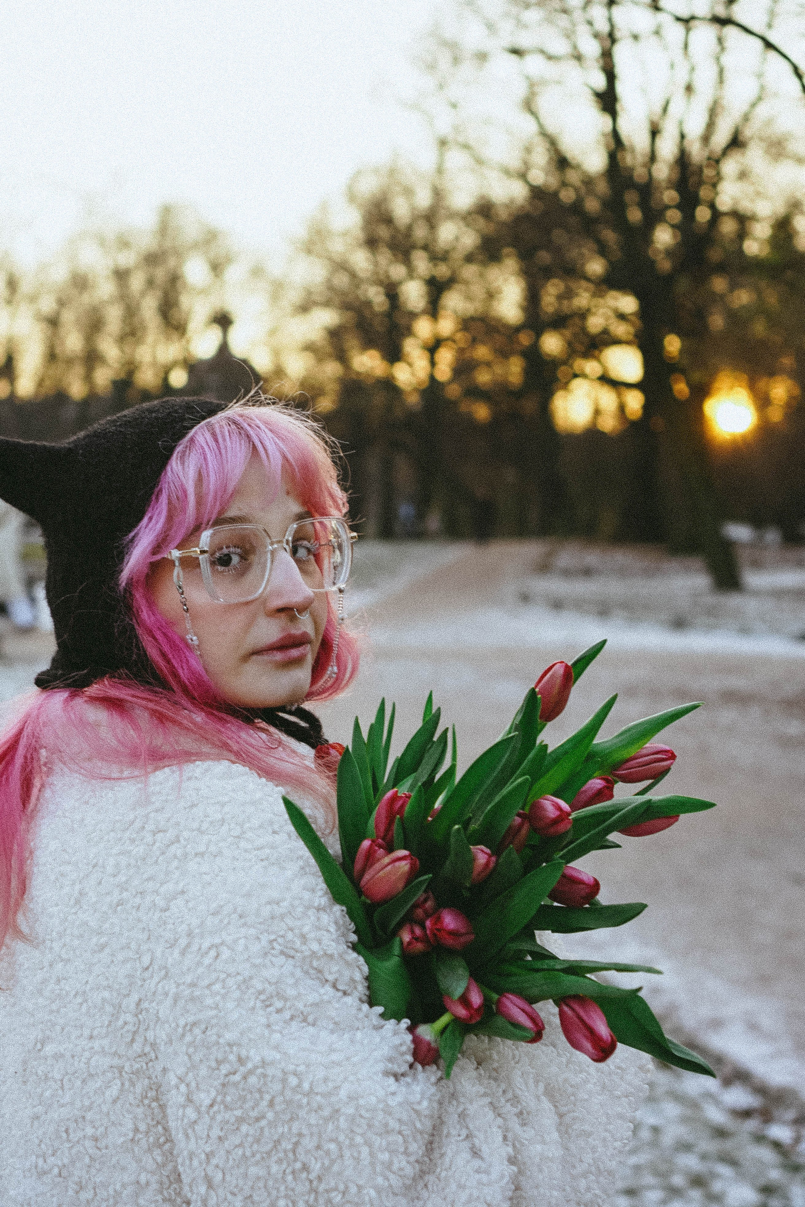 Прогулочная фотосессия с тюльпанами. Профессиональный фотограф, Санкт-Петербург — Виктория Богомолова