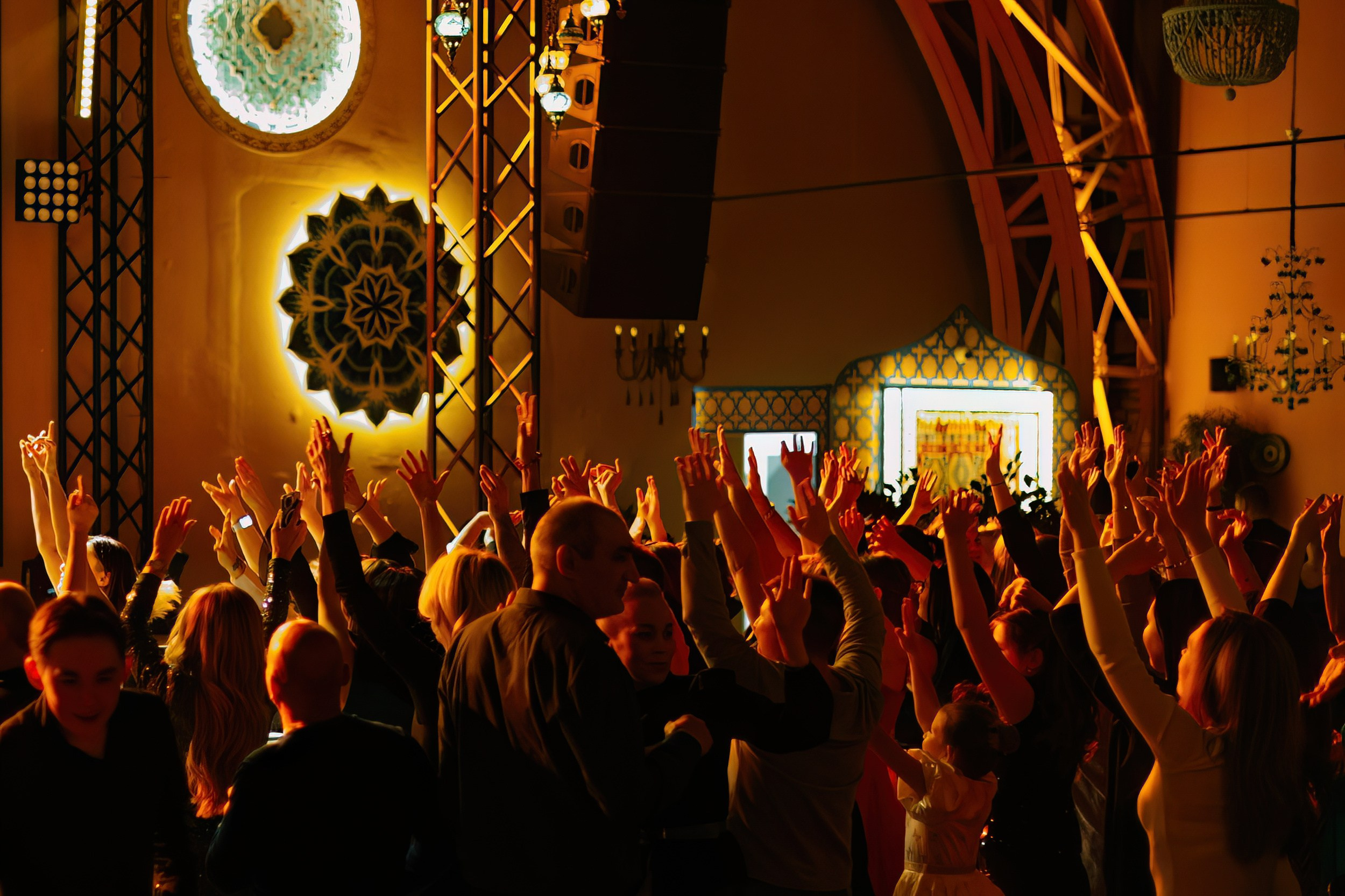 Новогодняя ночь 2024 в ресторане Чайхона ВО. Коммерческий фотограф в Санкт-Петербурге Анна Кобзарь