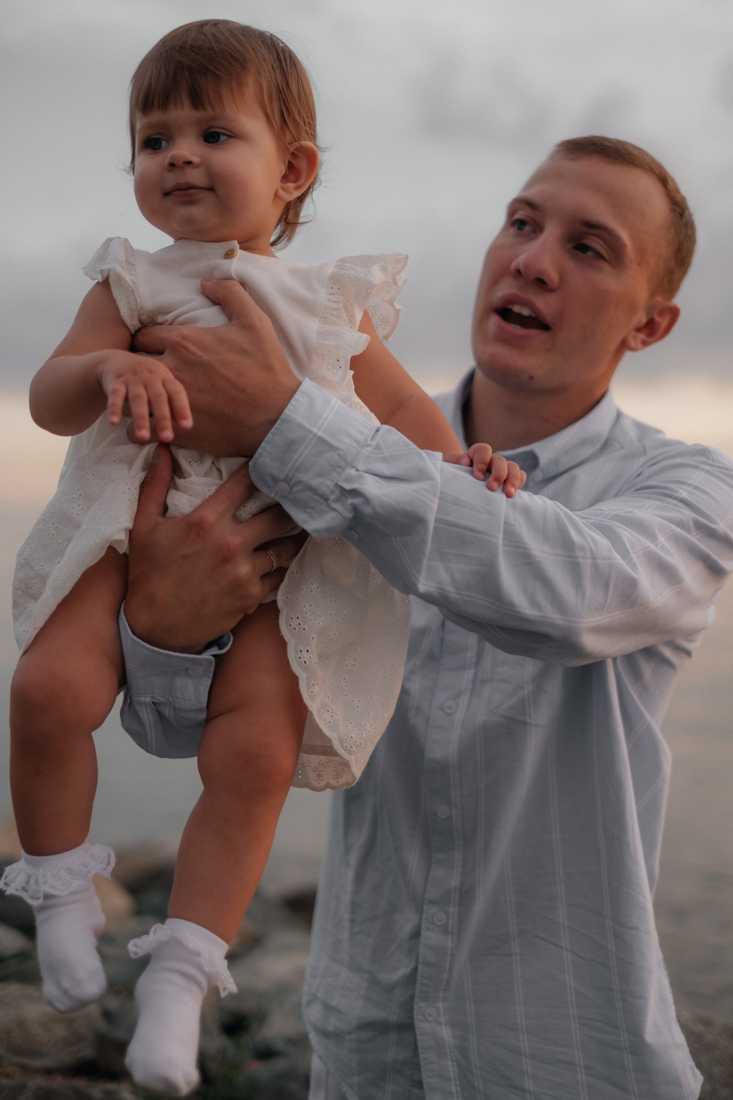 Алина, Ярослав и Тая на берегу. Фотограф в Новосибирске Диана Ильиных