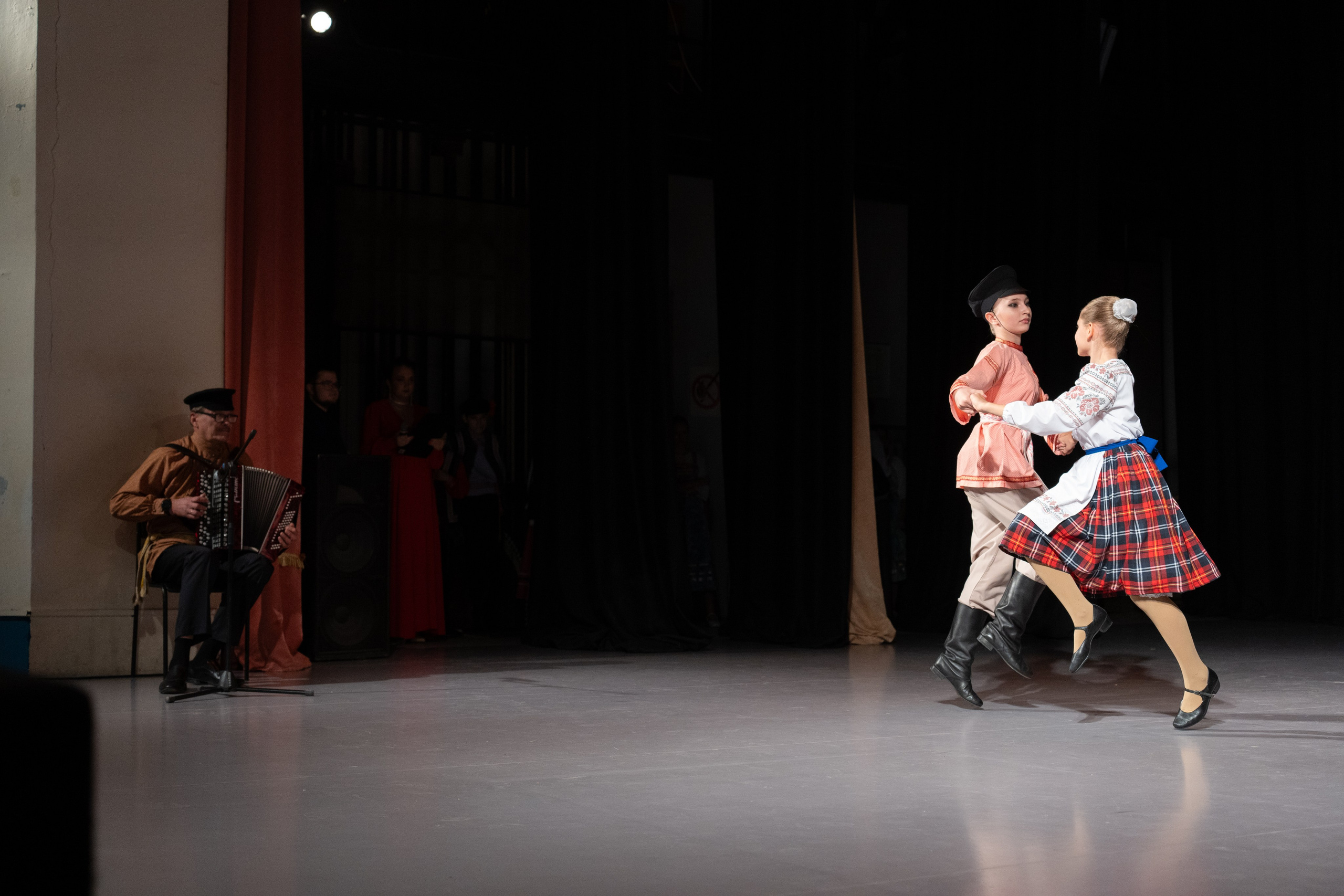 Народный танец. Репортажная съёмка в Санкт-Петербурге, Константин Петров