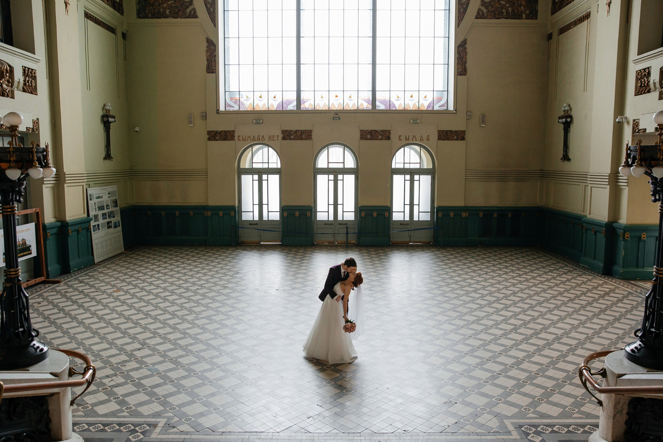 Первый ЗАГС и Фотосессия на Витебском в апреле. Свадебный фотограф в Санкт-Петербурге Вика Стукачева