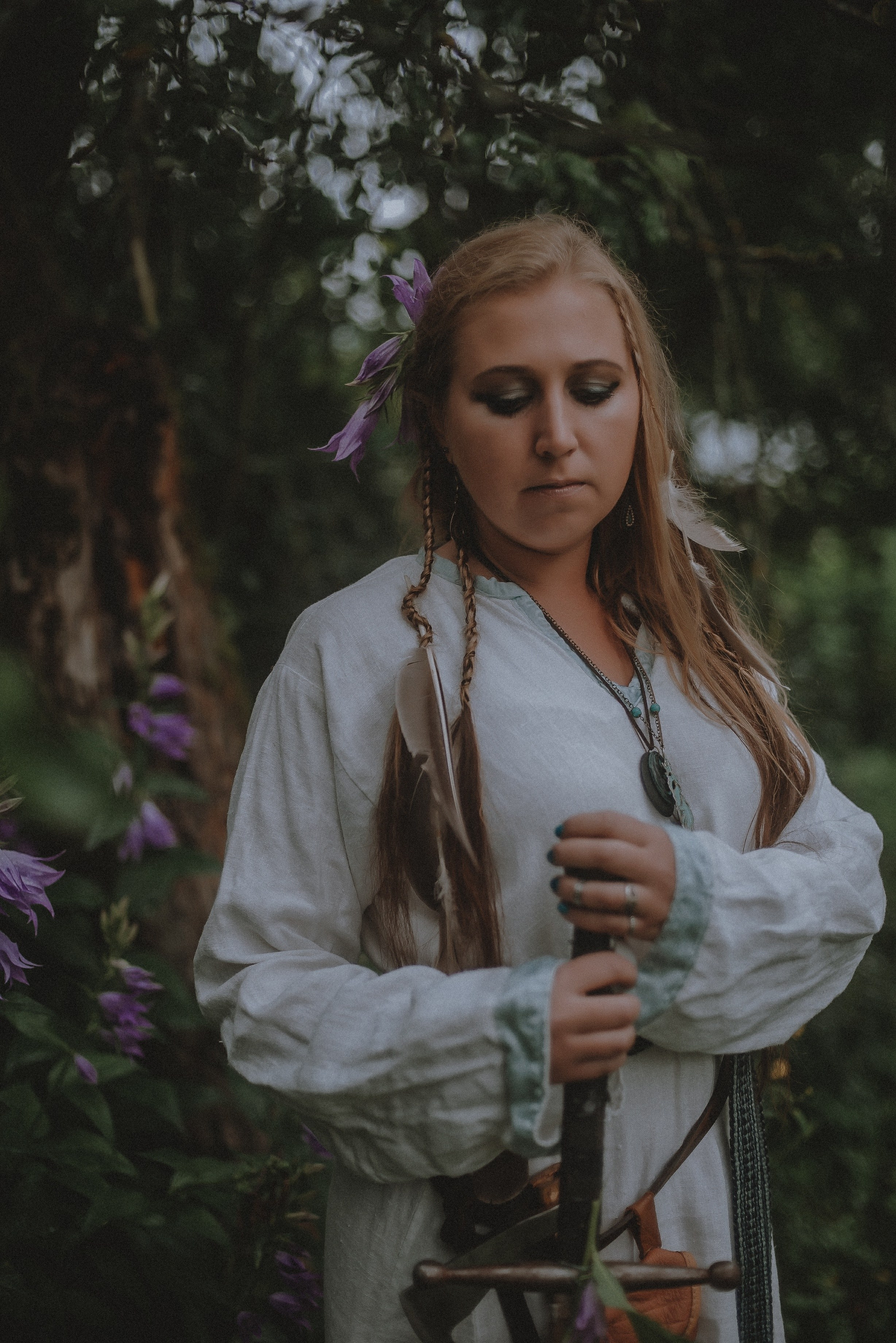 Славянская мифология. Богиня Девана, бог Сварог и волк Ратибор. Свадебный и семейный фотограф в Москве Сажина Кристина КиМ. Свадебный оператор в Москве Сажин Максим