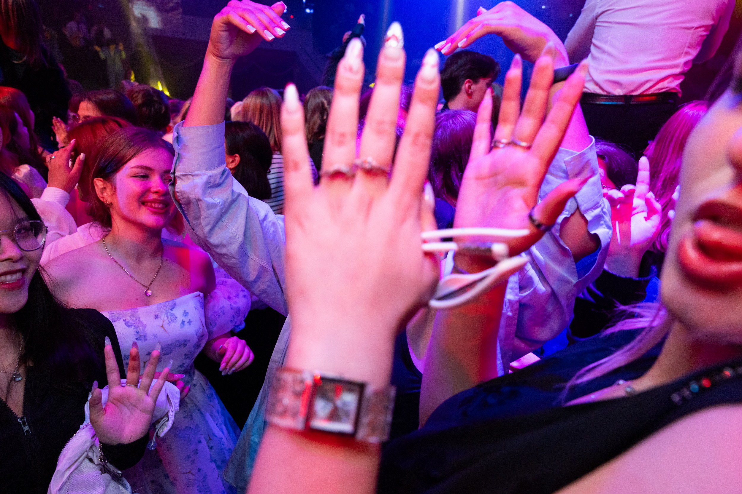 Городской бал выпускников (24 июня 2025). Репортажный фотограф Алексей Пирязев