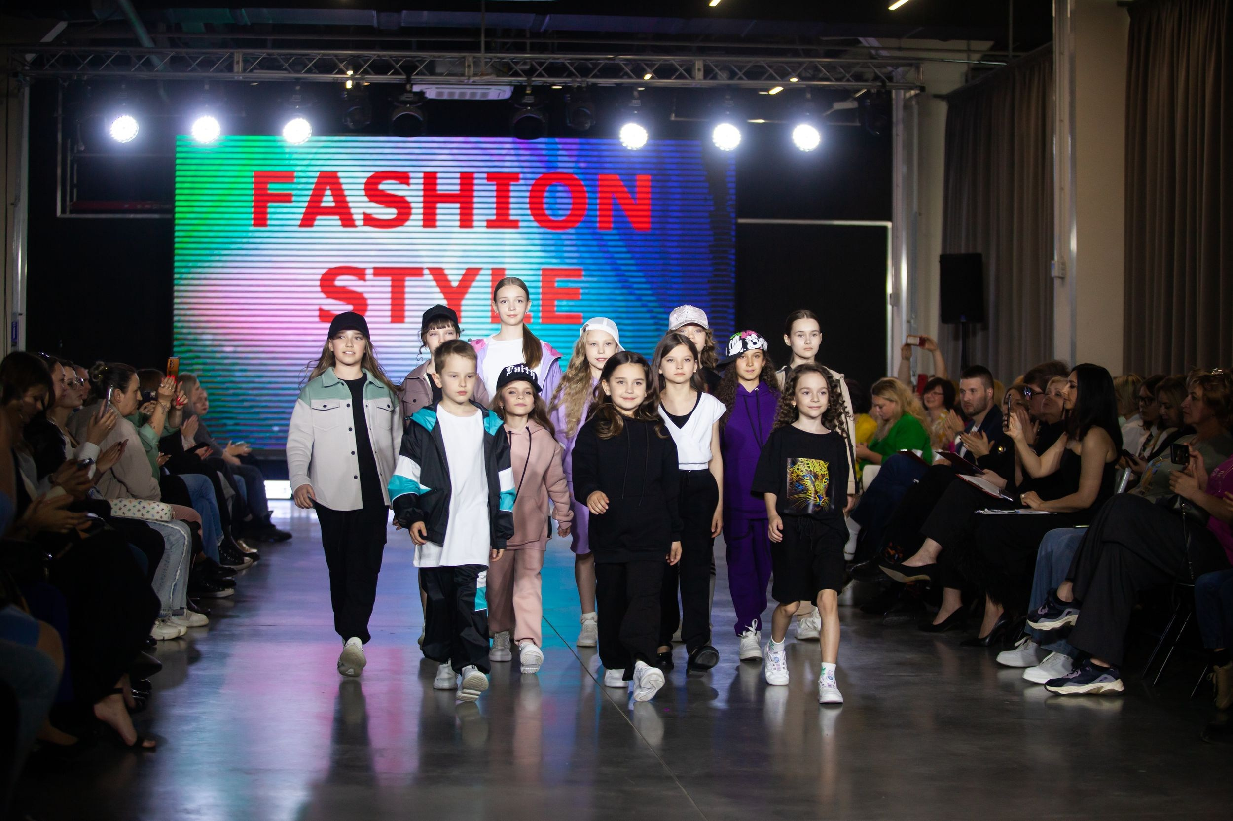 Фестиваль моды и красоты Fashion Style (11 мая 2024). Репортажный фотограф Алексей Пирязев