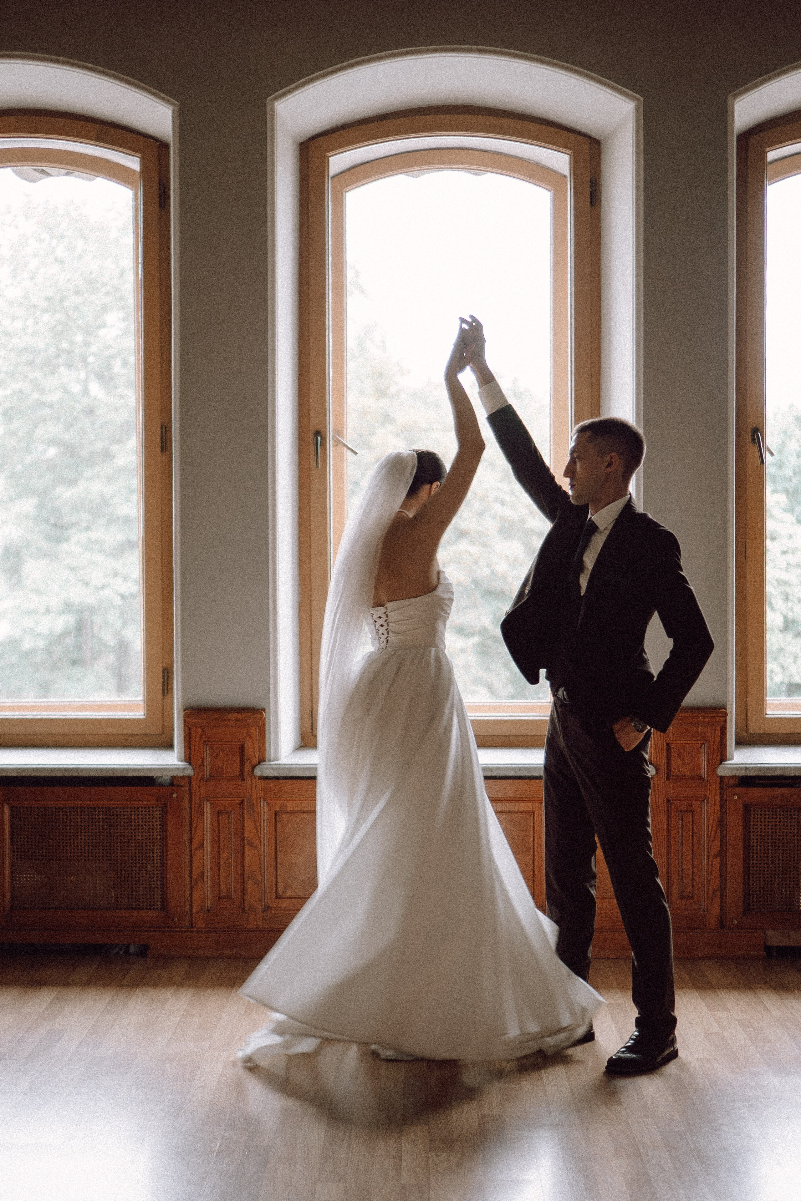 СВАДЕБНАЯ ПРОГУЛКА В САНТК-ПЕТЕРБУРГЕ (ИСАКИЕВСКИЙ СОБОР, ЗИМНЯЯ КАНАВКА, ЭРМИТАЖ И БОЛЬШАЯ МОРСКАЯ УЛИЦА). Профессиональный фотограф, Санкт-Петербург — Виктория Богомолова