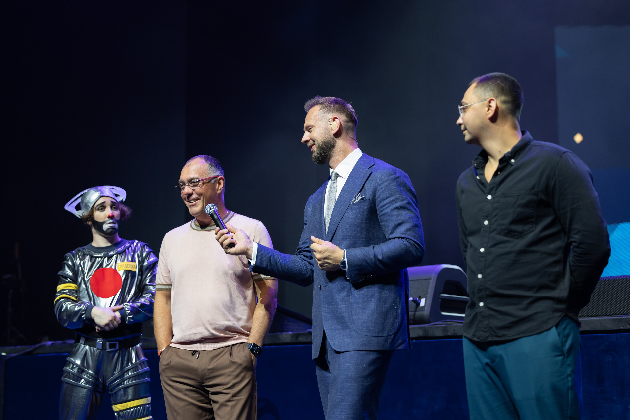 Оптик центр 25 лет. Фотограф свадебный, репортажный, индивидуальный, фото для маркетплейсов, брендов, автосалонов