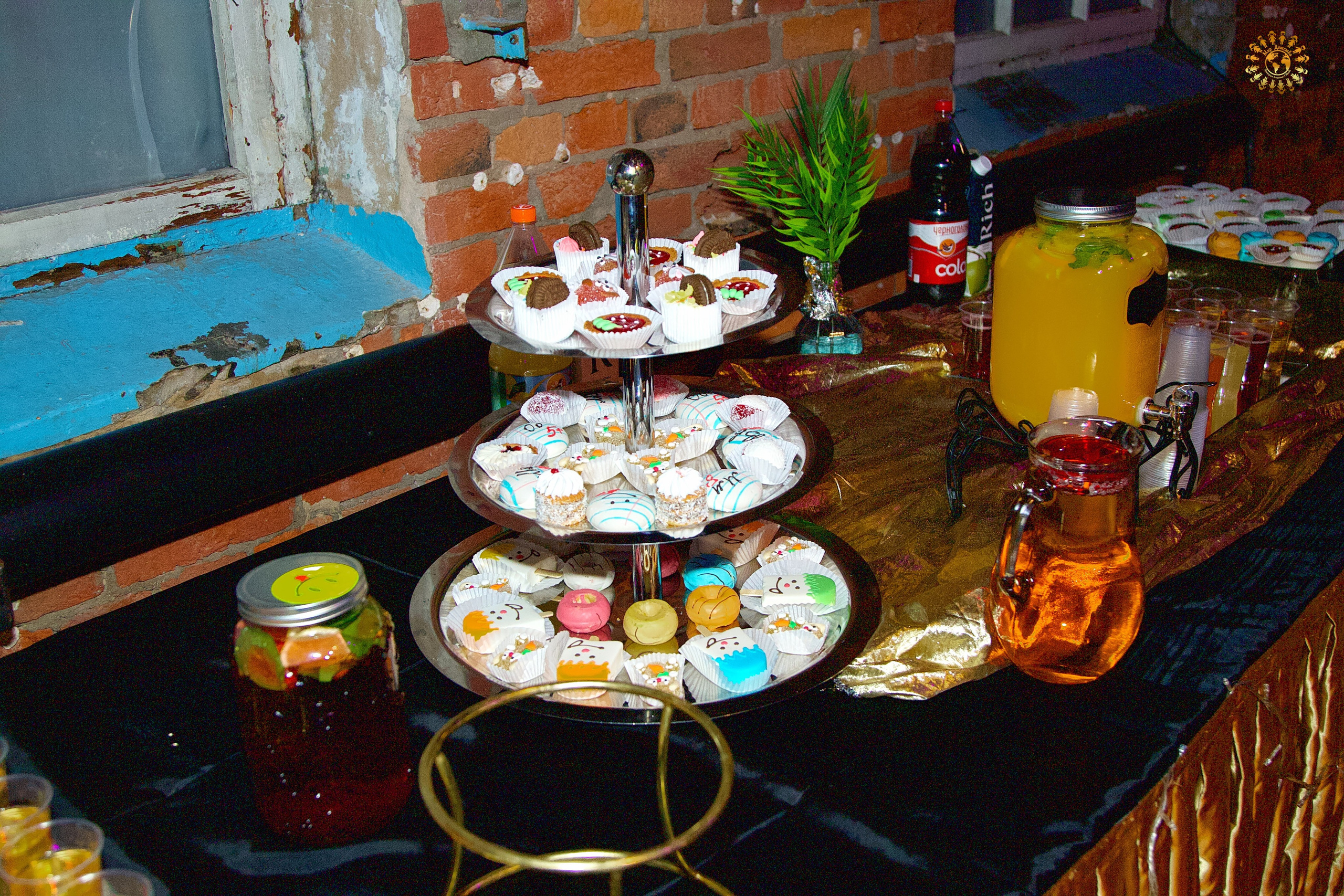 Выпускной 2023 (9-й класс, школа № 46). Loft Urban. Москва. Репортажная съемка в Москве и области. Анималистика