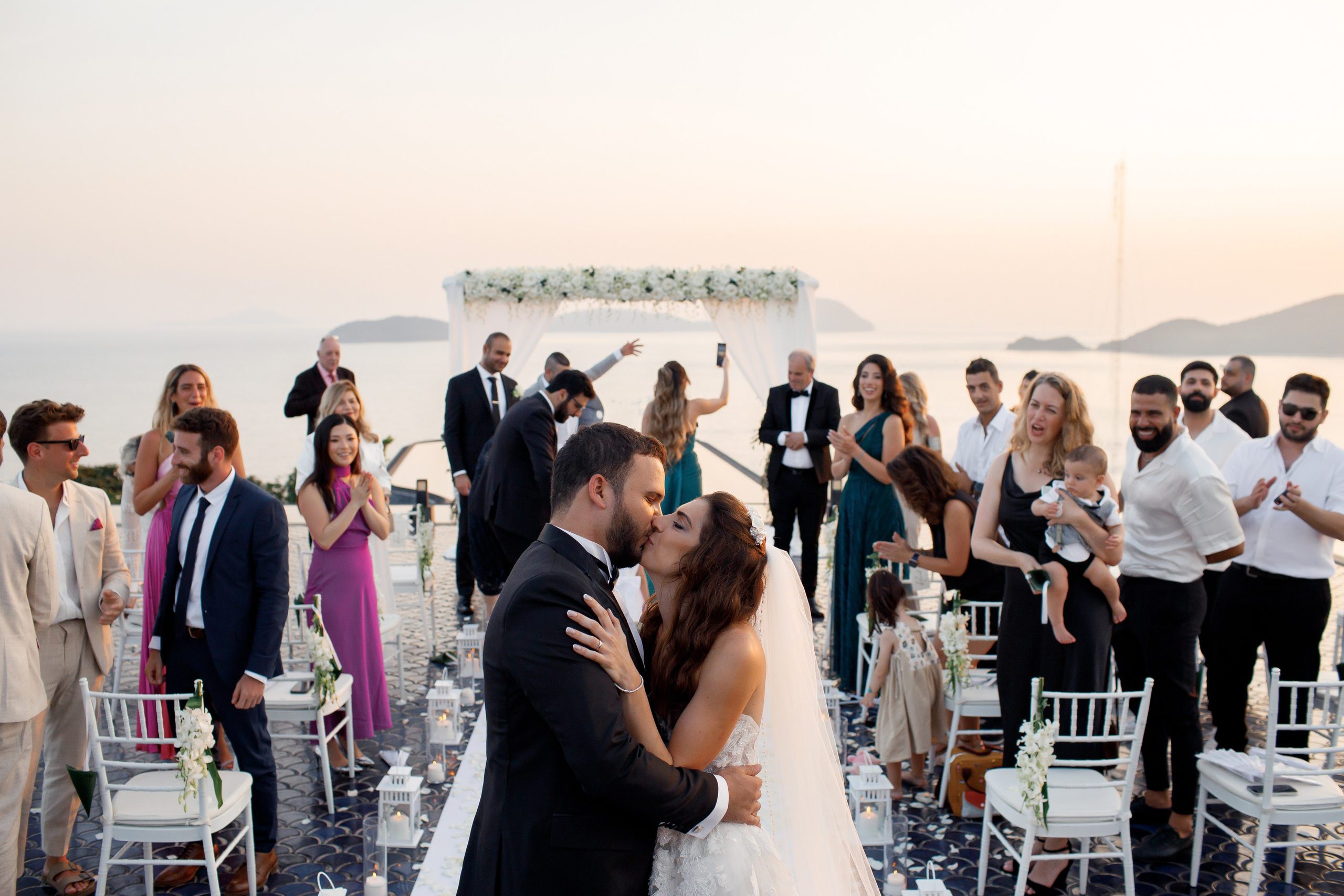 Свадьба с гостями на Пхукете. Фотограф на Пхукете в Таиланде