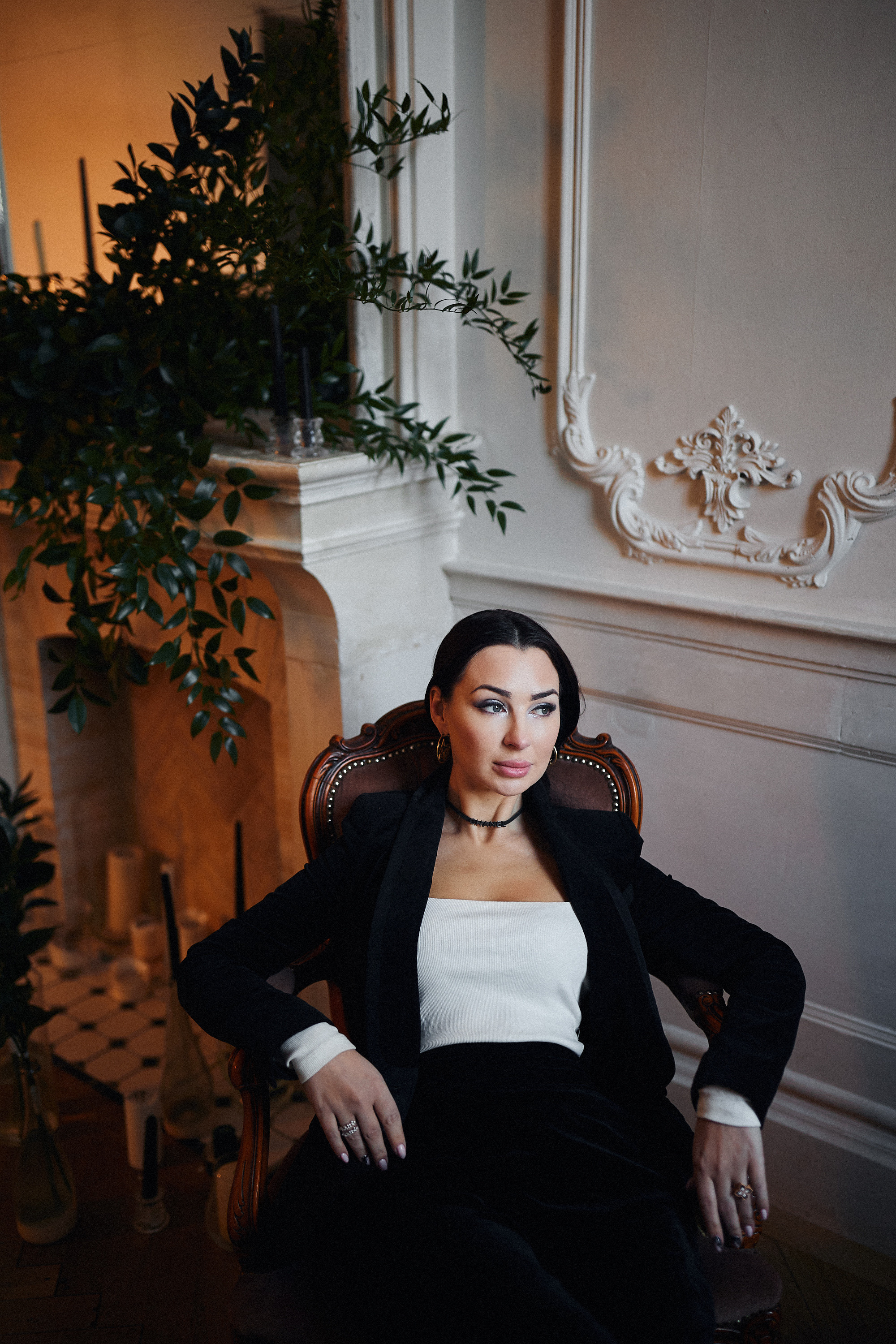 Деловой женский портрет в студии 