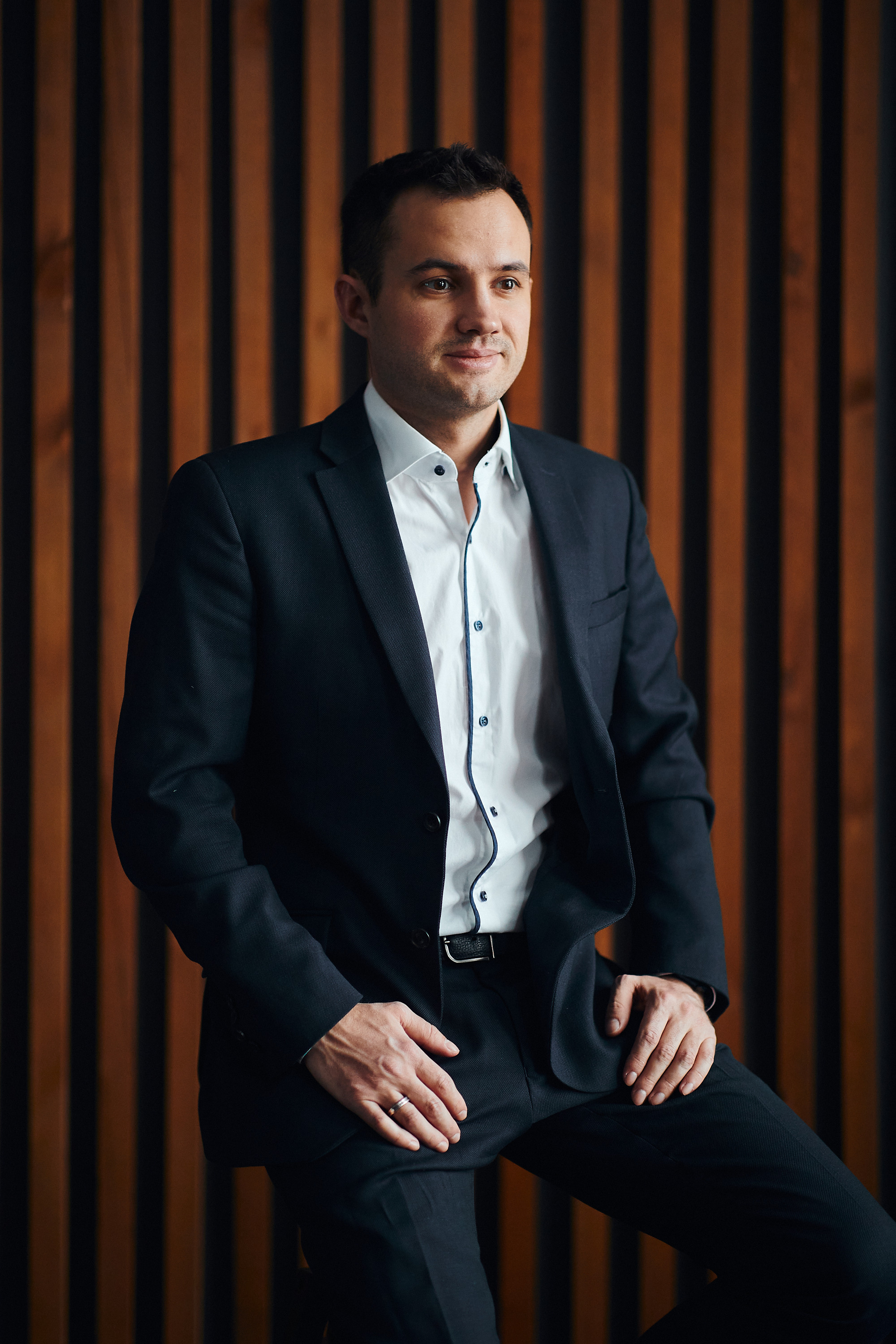 Деловой портрет задумчивый 