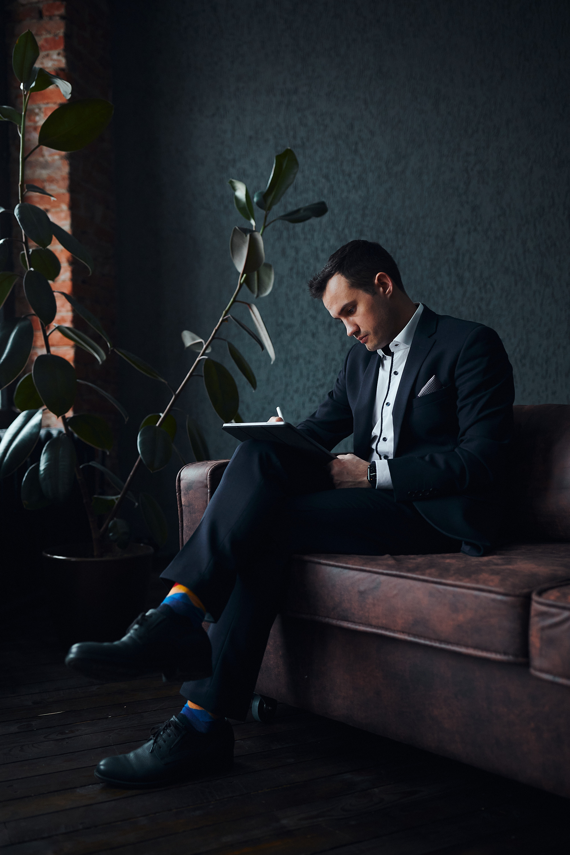 Деловой портрет мужской за работой 