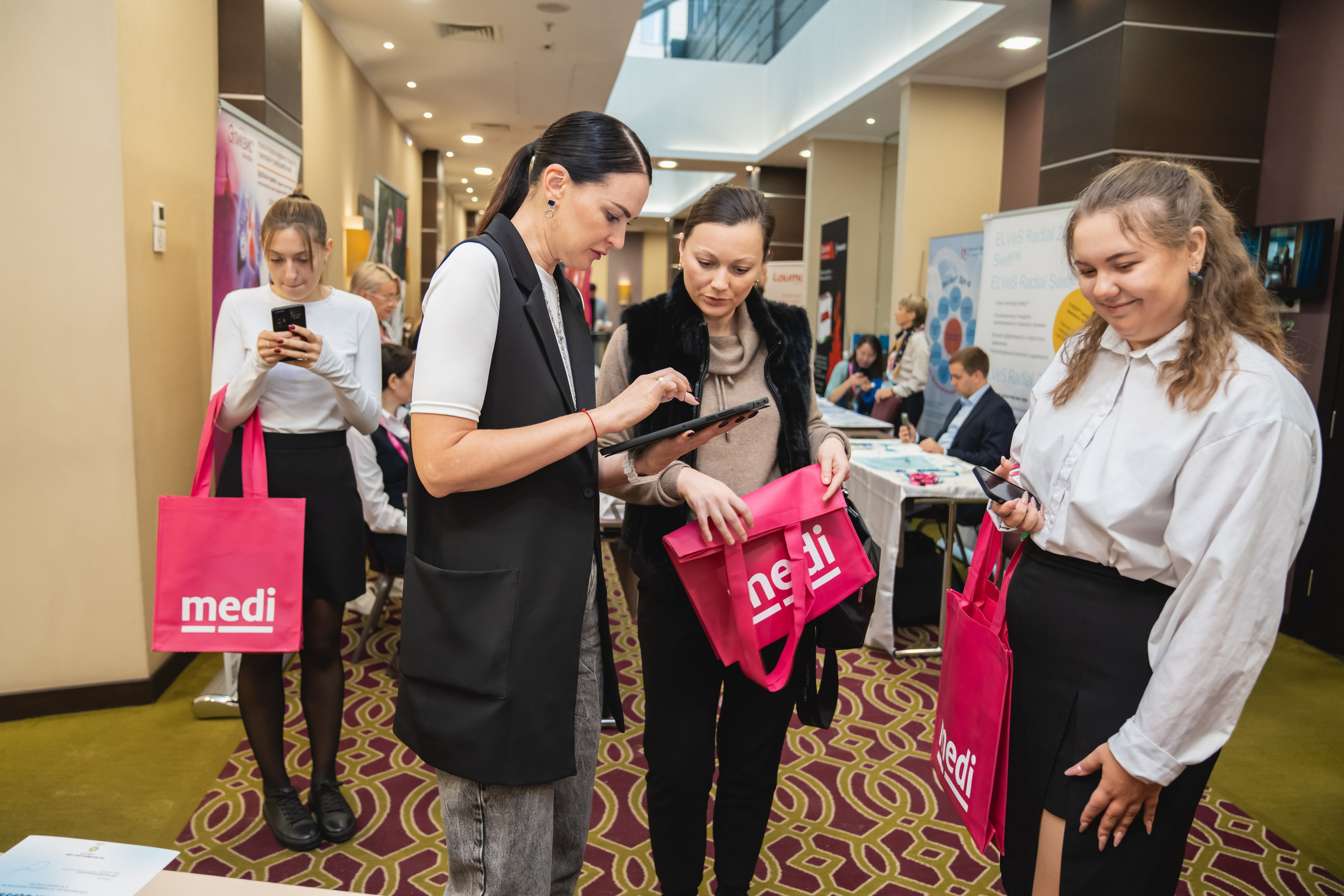 Фотосессия форумов, конференций. Занимаюсь профессиональной фотографией и живу рядом с Байкалом. Работаю в разных жанрах