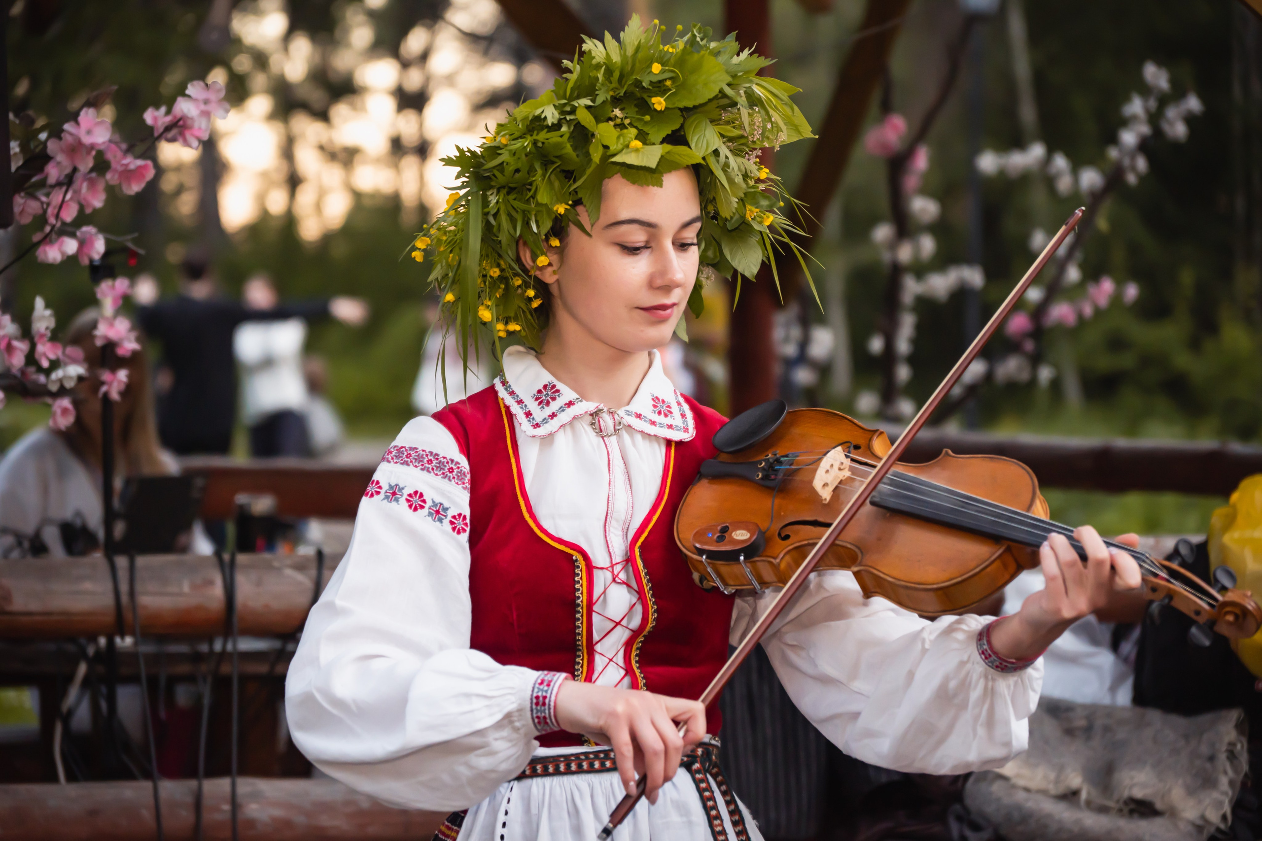 Белорусское Купалье. Занимаюсь профессиональной фотографией и живу рядом с Байкалом. Работаю в разных жанрах