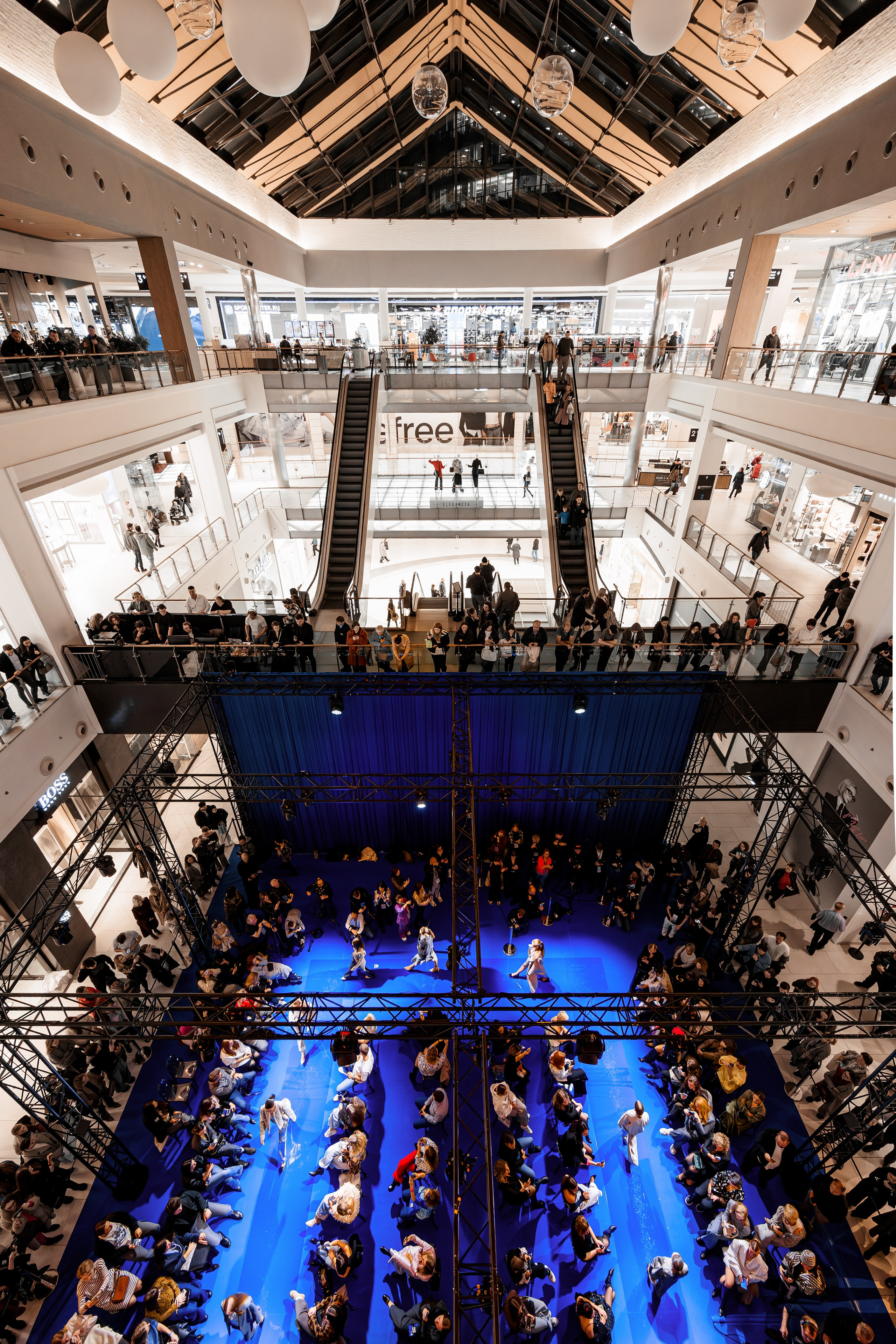 METROPOLIS x SFW 2025. Репортажный фотограф Семён Борисов | Москва