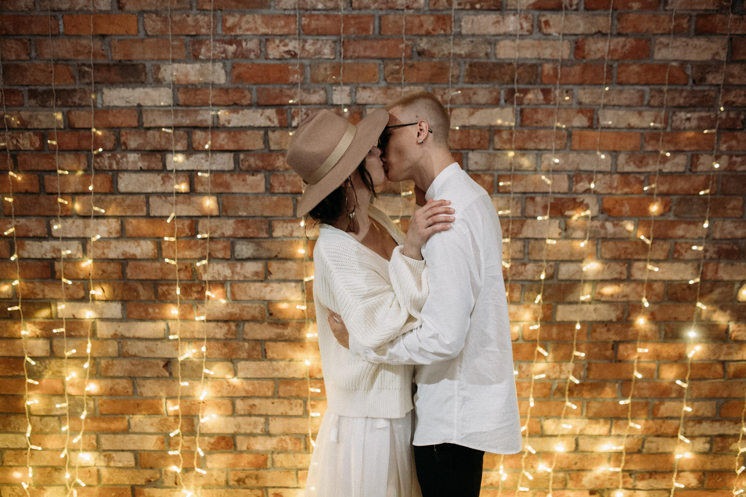 Кирпичная стена. Свадебная площадка РАНЧО