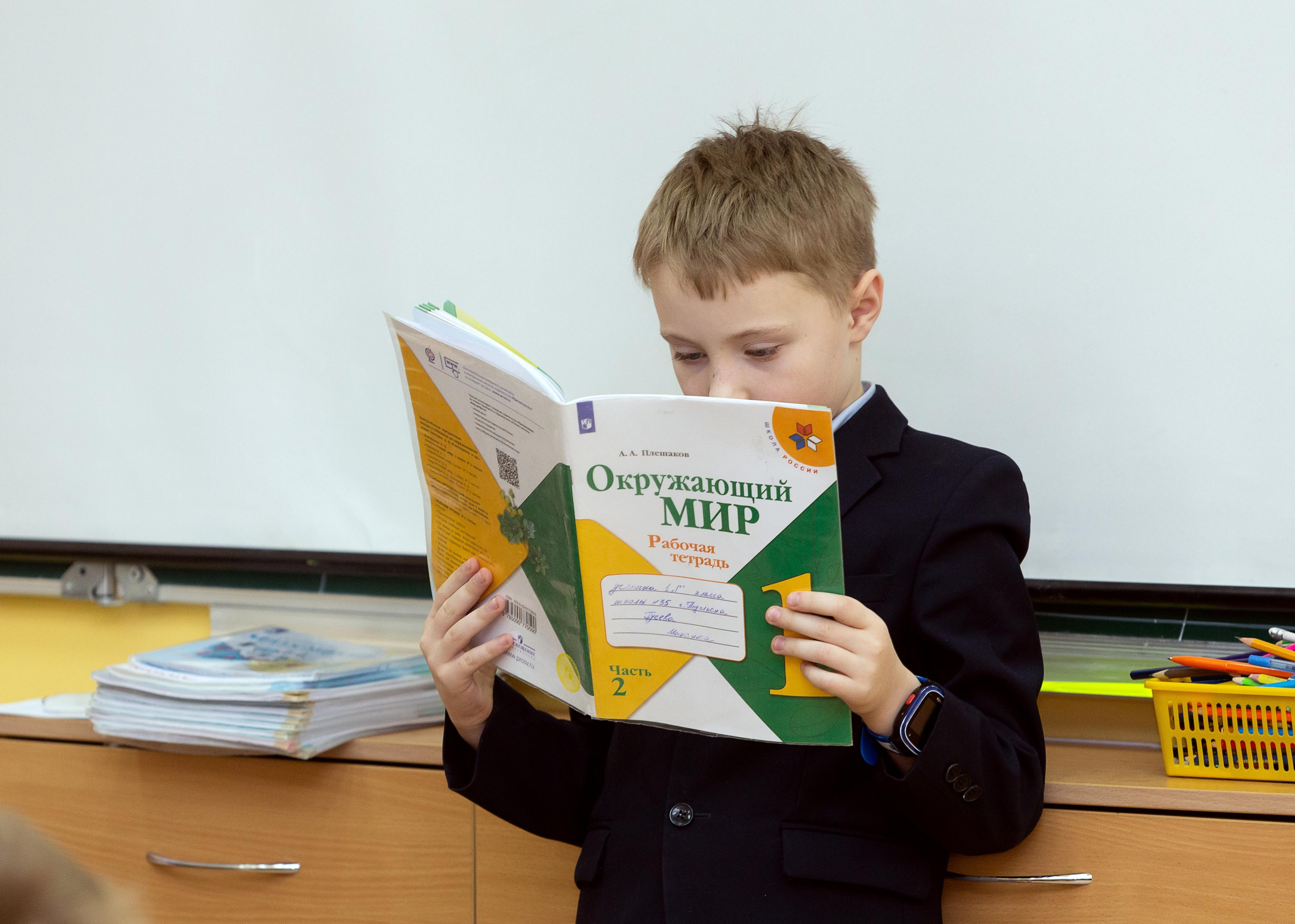 Второклашка отвечает у доски