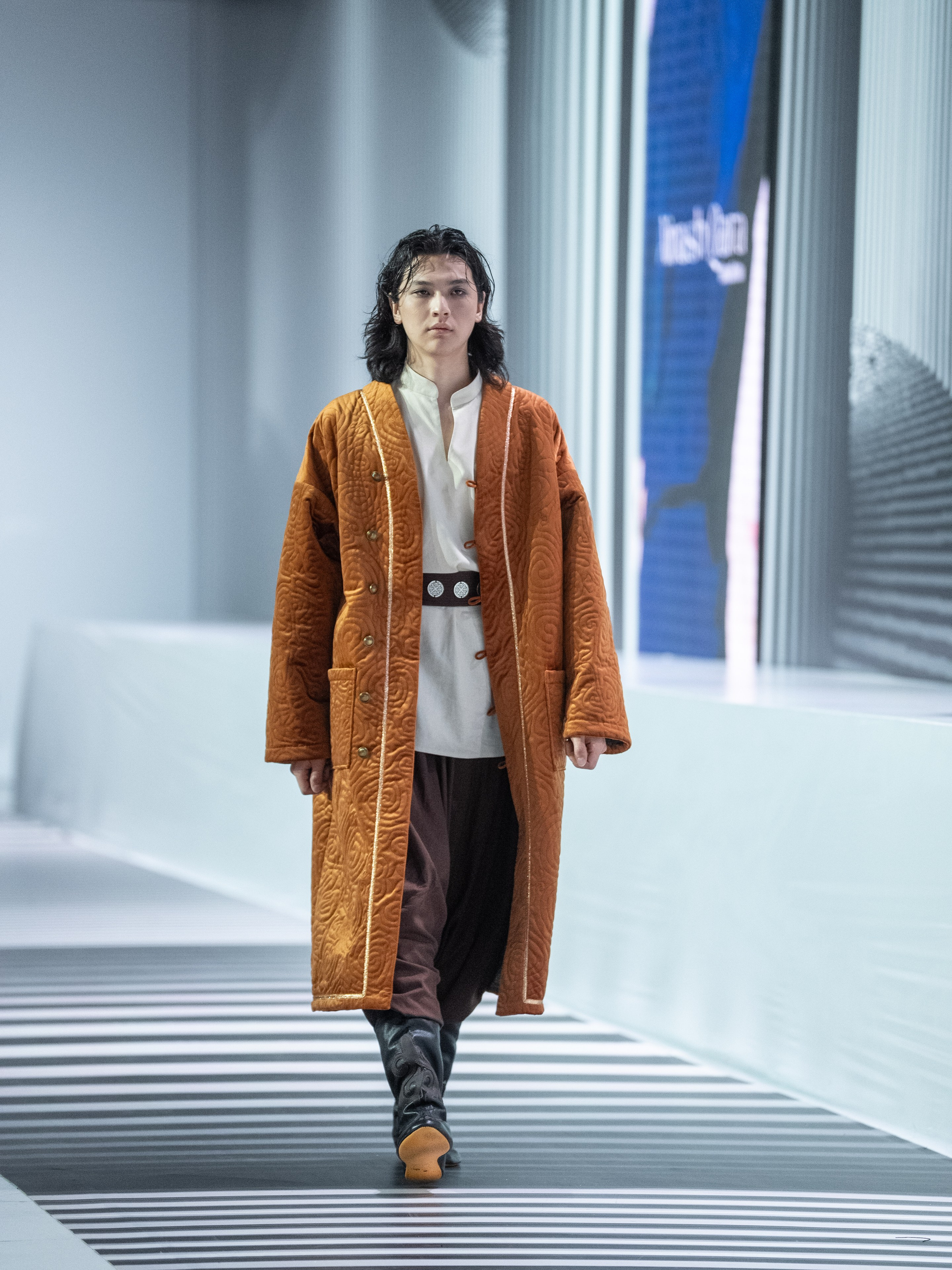 Brand AINASH QARA. Сайт Алматинского НЮ АРТ, будуар и фэшн фотографа Дениса Карпенко