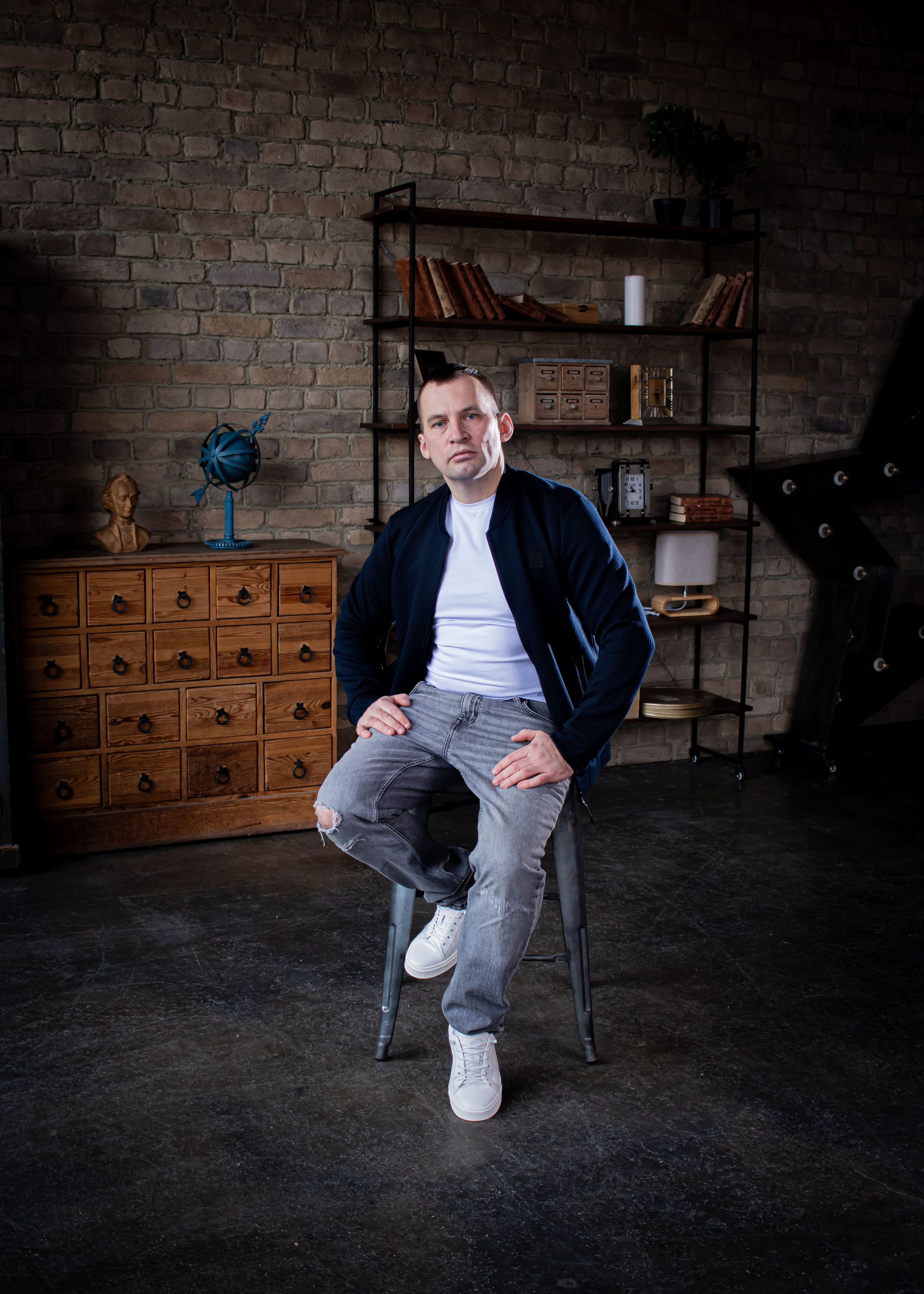 Подарочный сертификат на мужскую фотосессию в студии — идея подарка на 23 февраля, Москва, фотограф Карасёва Елена