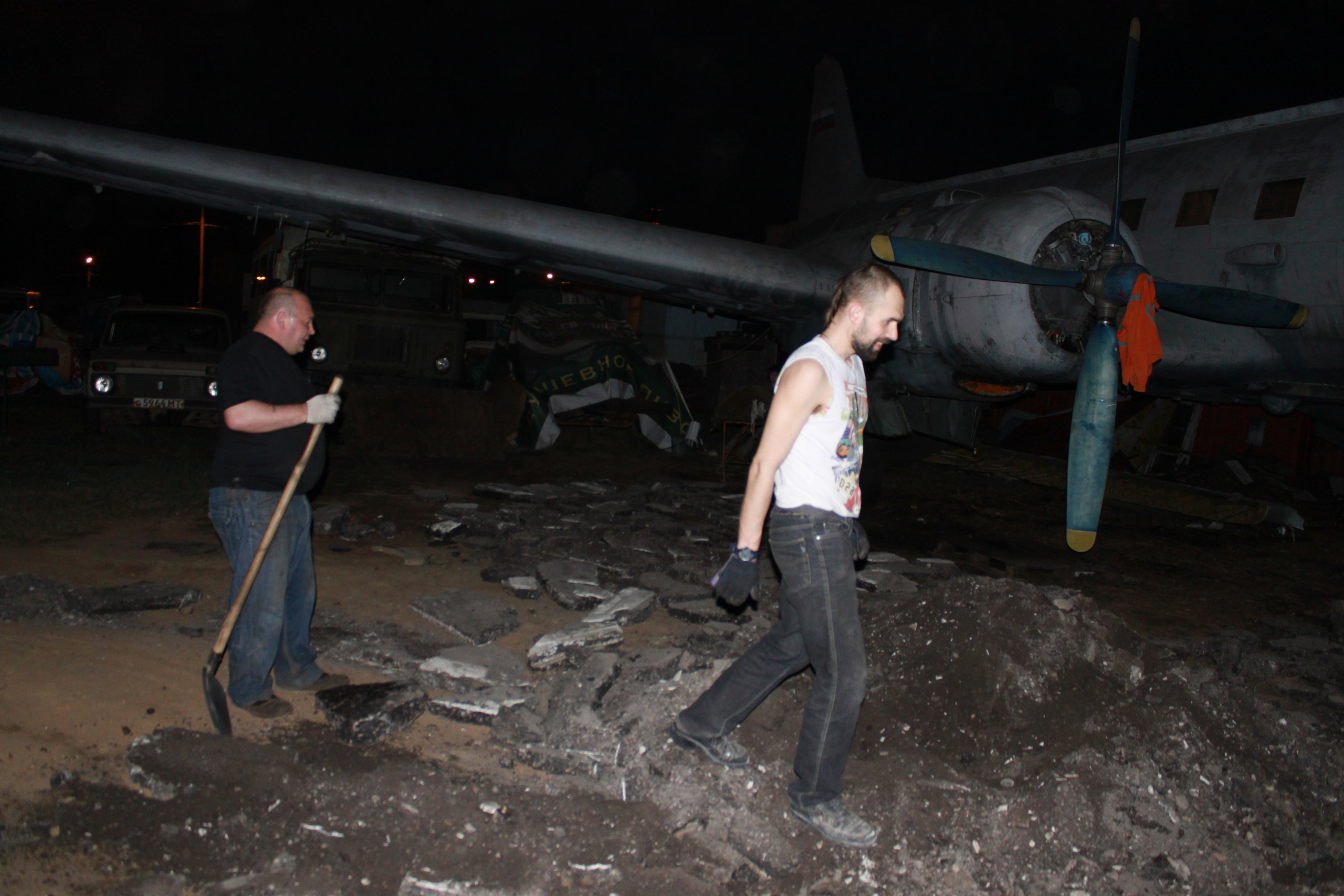 Ил-14Т «Голубая Мечта» работы в Тушино (2011 г.). Фотоальбом показывающий увлекательный мир авиации и мир медведей Андрея Иванова