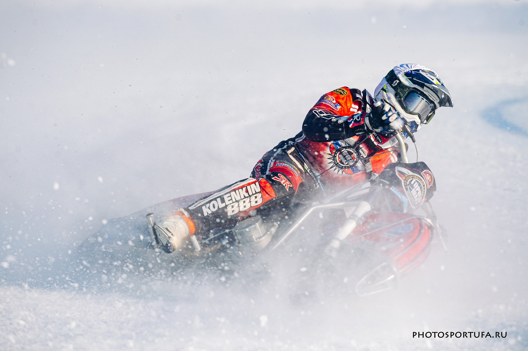 Мотогонку на льду. Спортивный фотограф в Уфе Евгений Буров