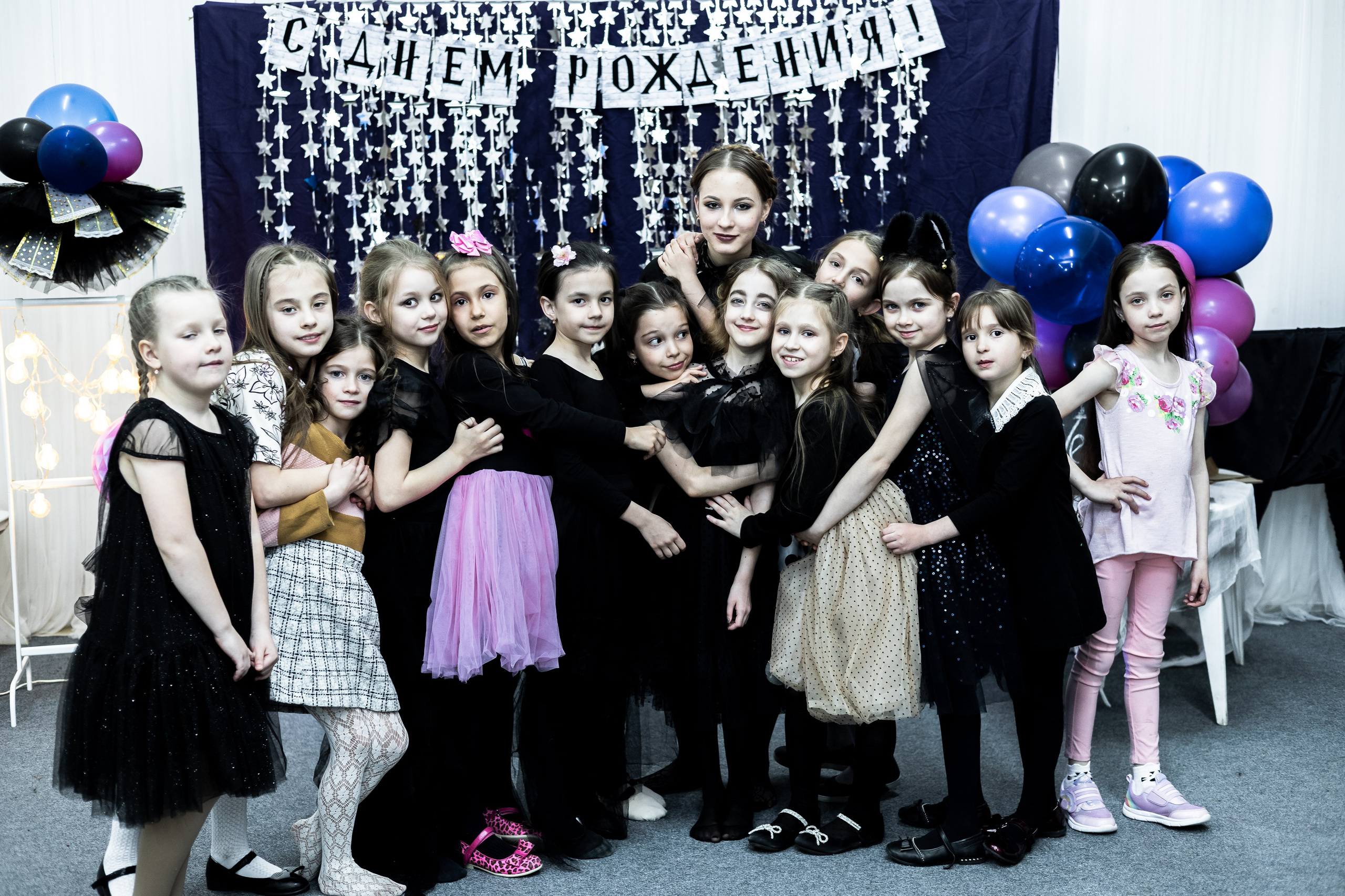 Фееричная вечеринка по мотивам легендарного сериала Wednesday. Школа для девочек во Владивостоке — Само Совершенство