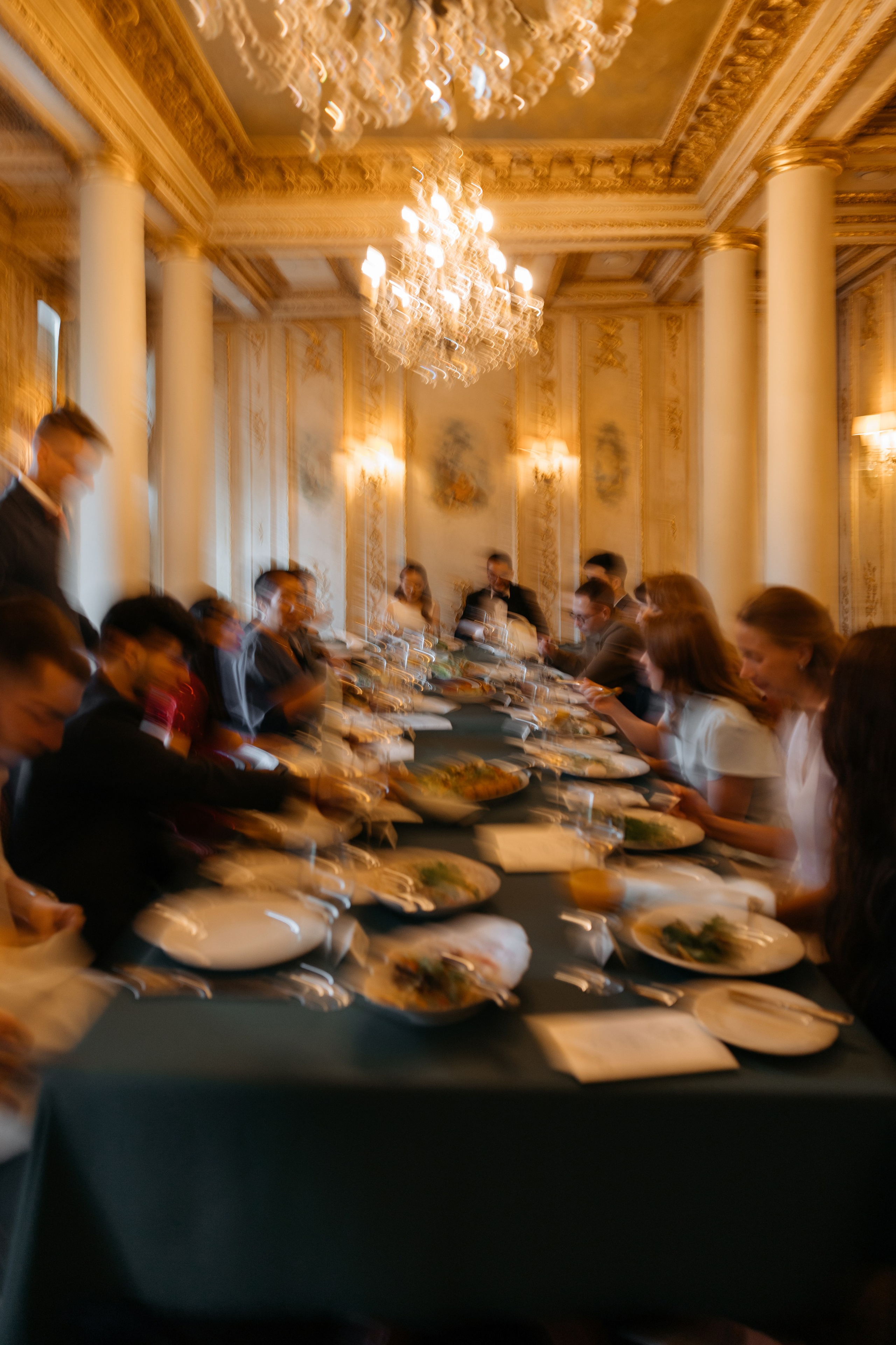 Роспись в Кутузовском ЗАГСе, фотосессия в Пушкинской библиотеке и банкет (семейный ужин) в ресторане «Кафе Пушкинъ». Свадебный фотограф в Москве Полина Лелетко