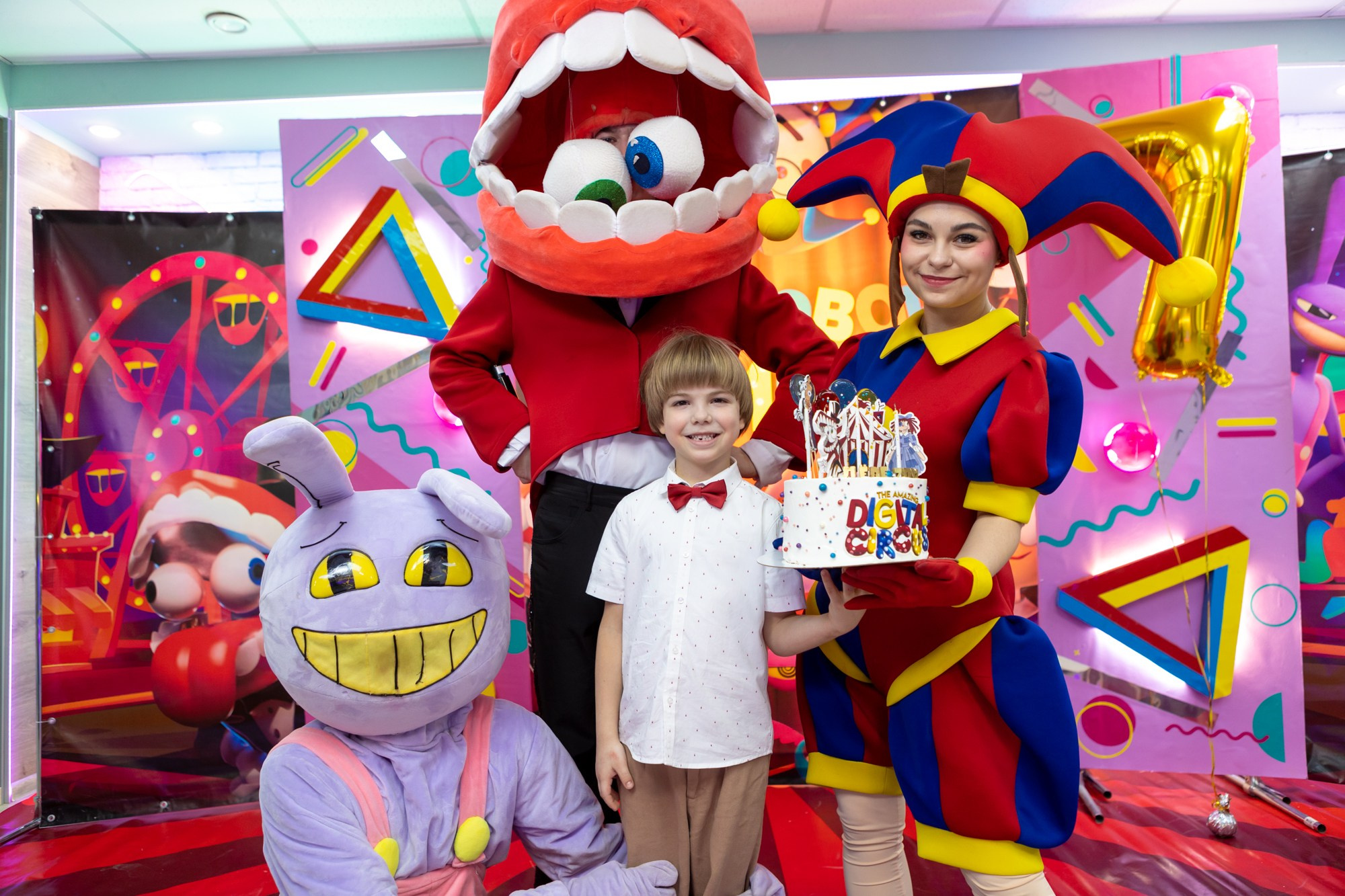 День рождения в Magic Room. Фотограф в Оренбурге. Профессиональный фотограф