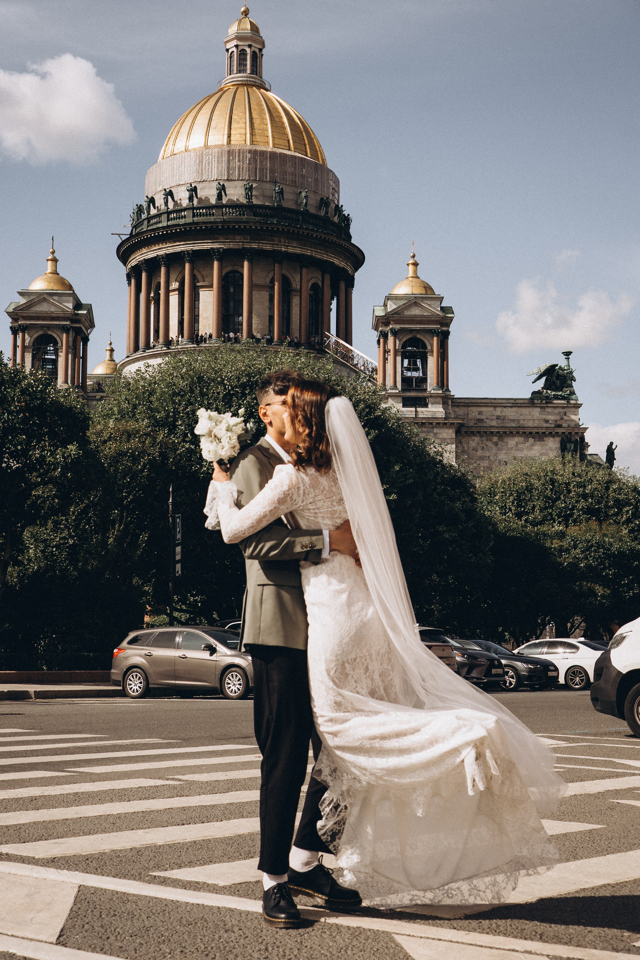 СВАДЕБНАЯ ПРОГУЛКА ВОЗЕ ИСАИКЕВСКОГО СОБОРА АСТОРИИ И ЗАКОНОДАЛЕТНОГО СОБРАНИЯ. Профессиональный фотограф, Санкт-Петербург — Виктория Богомолова