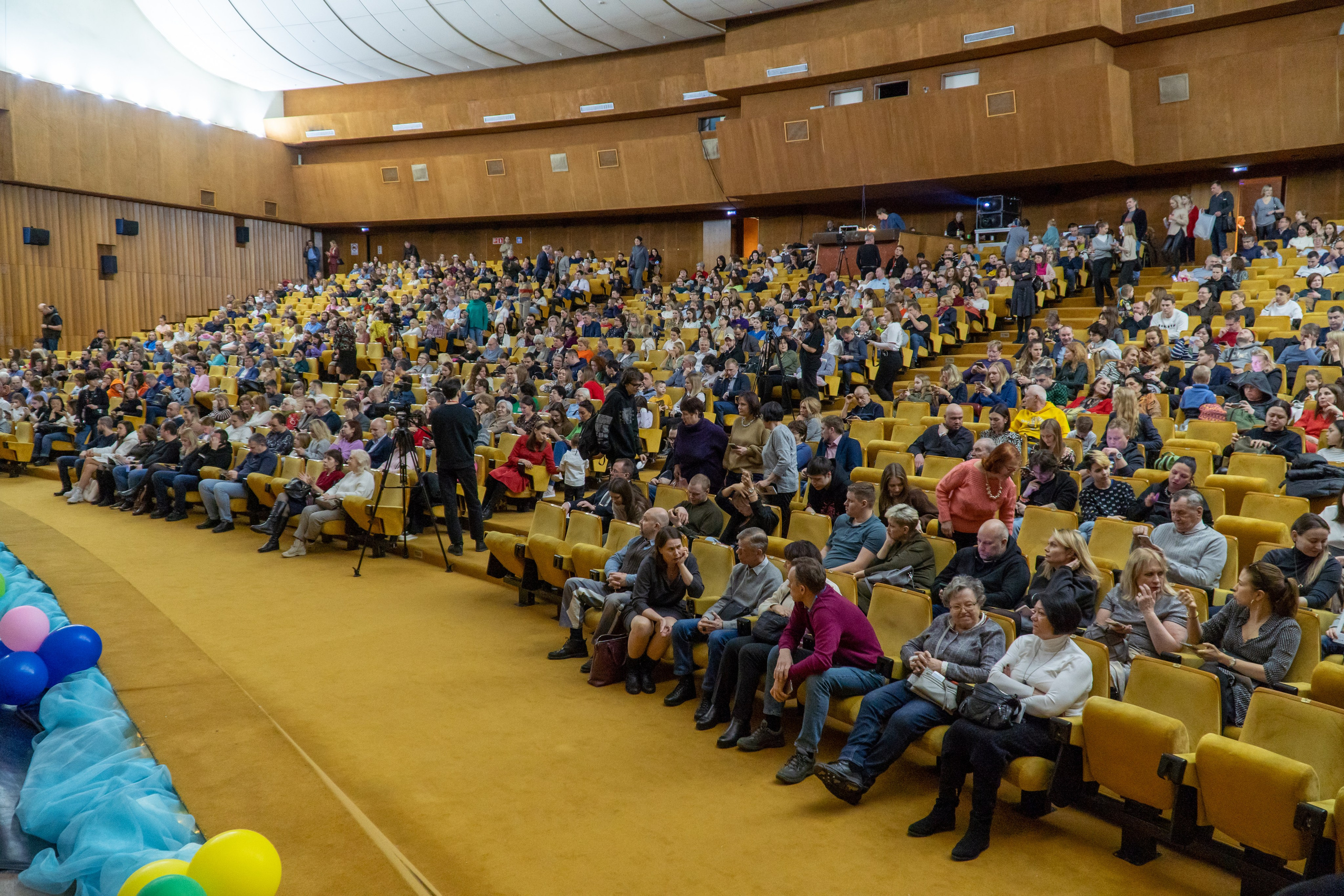 Съёмка концерта для Домисольки, большой концертный зал Космос. «Студия DRONAVT`s» — видеосъёмка и фотография г. Москва