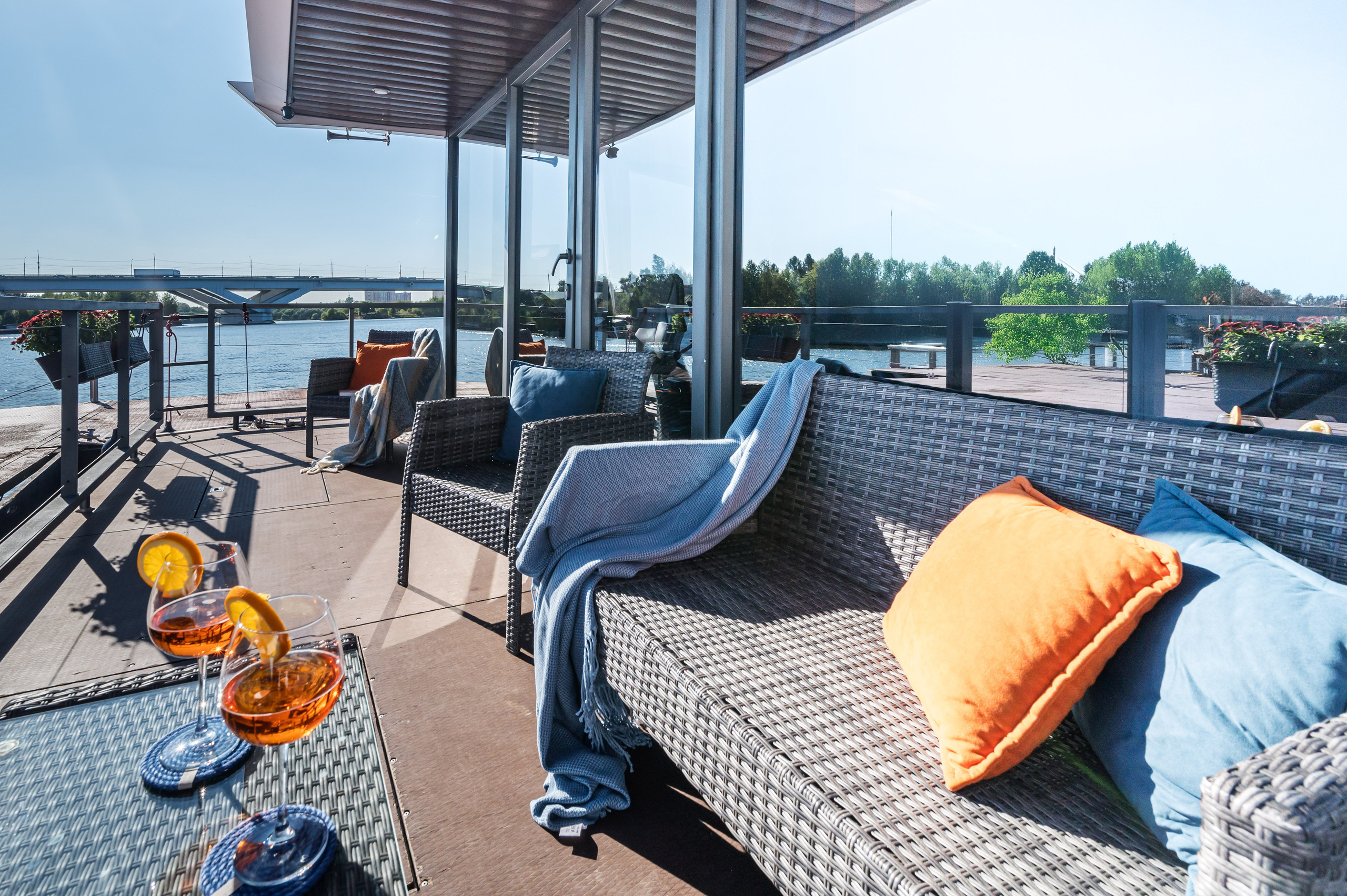 Хаусботы для вечеринок и бизнес-встреч. Интерьерный Фотограф Москва Криста FLY Труфанова