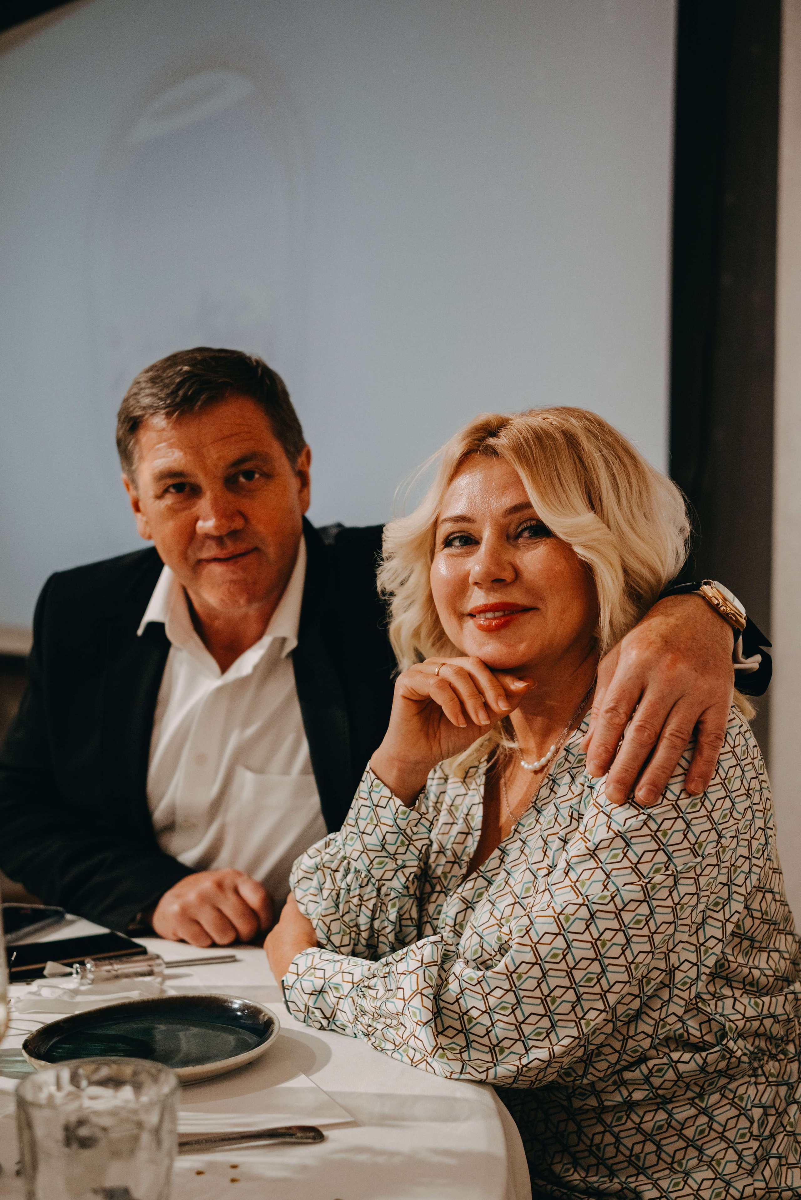 Годовщина свадьбы в кафе. Портретный и свадебный фотограф в Тбилиси • xeniqo